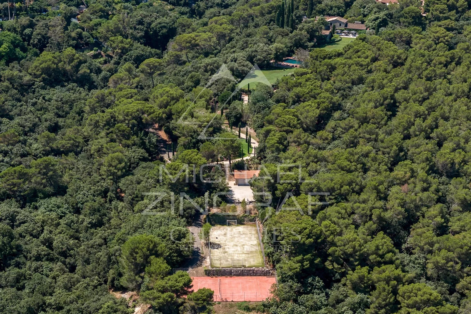 Close to Cannes -  6 bedrooms Villa in a park