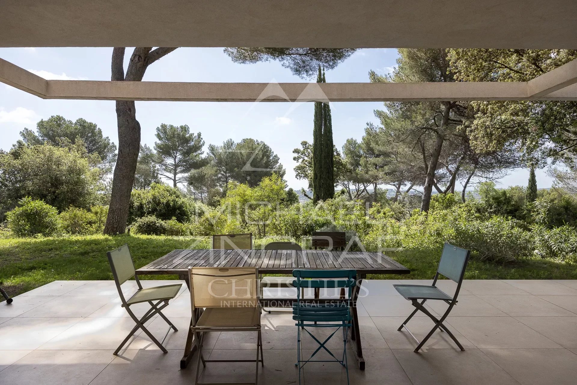 Nahe Cannes - Wunderschönes ebenerdiges Anwesen mit Meerblick