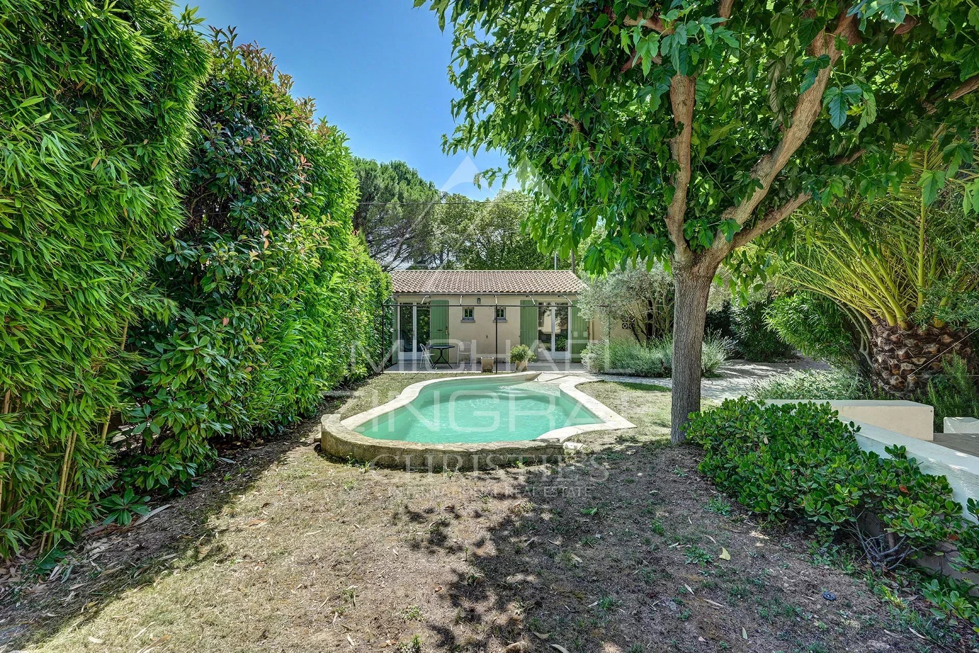 Haus mit Garten und Schwimmbad im Stadtzentrum