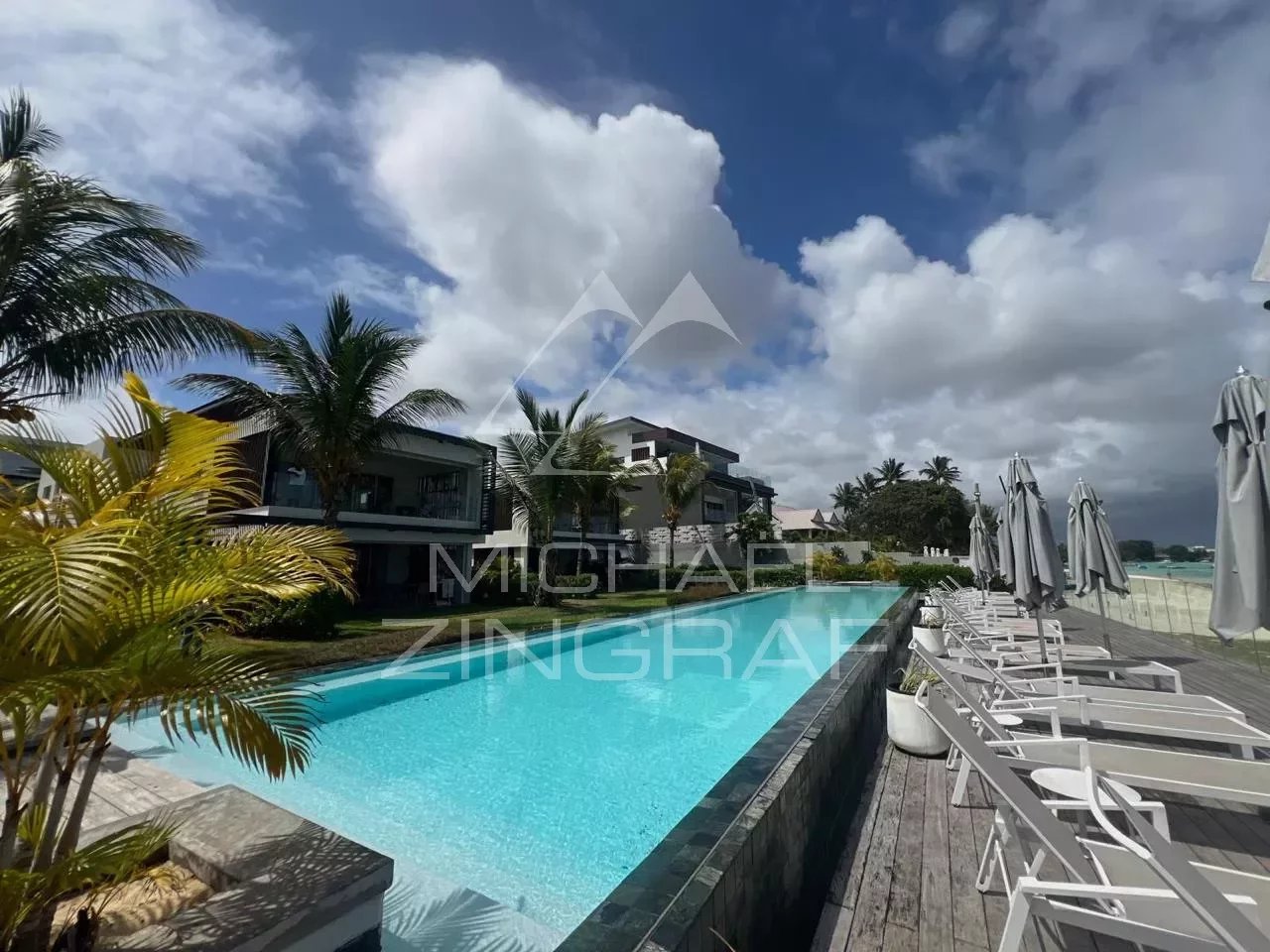 Sea front 2-bedroom apartment