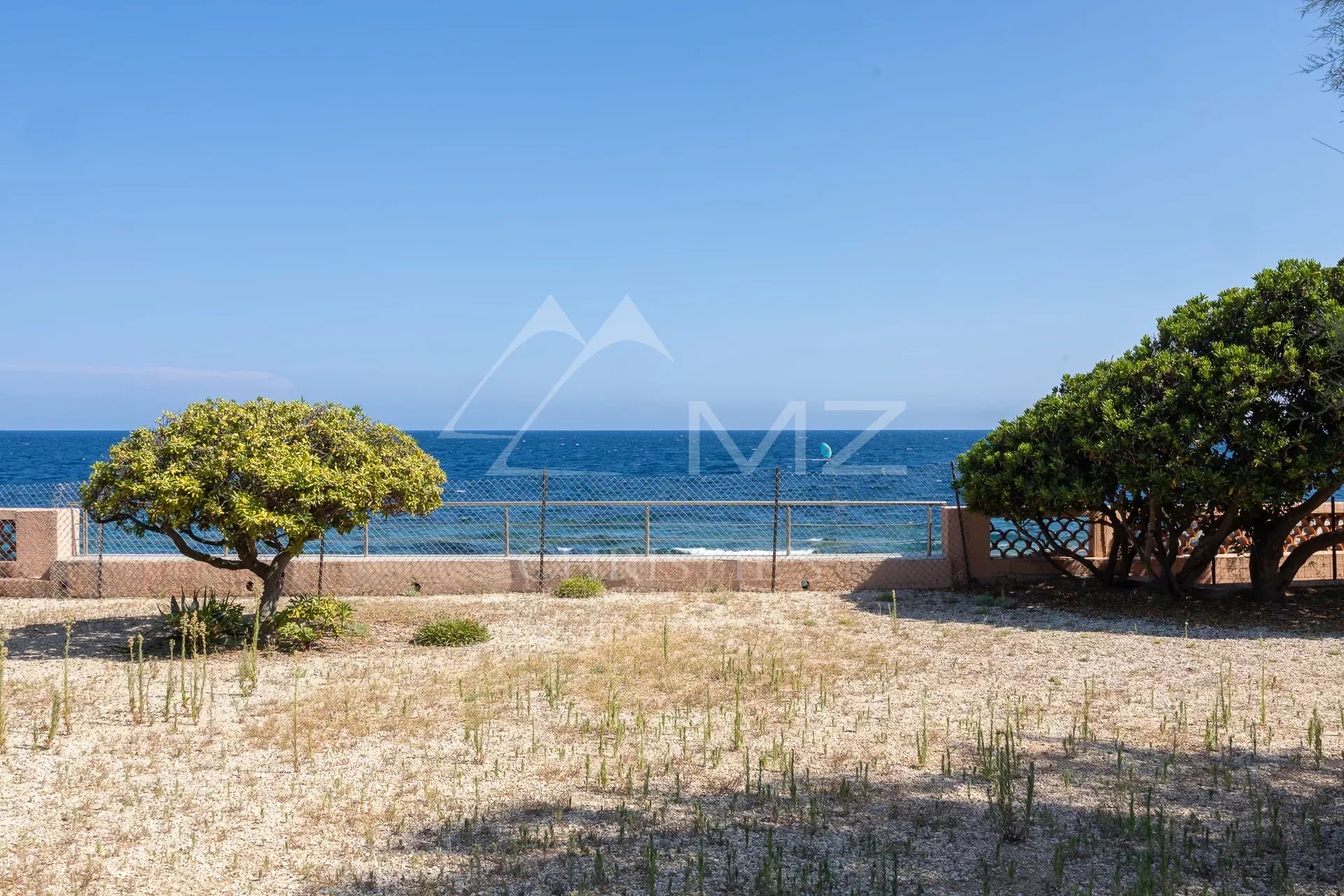 Les Issambres - Villa mit den Füßen im Wasser zwischen Cannes und Saint-Tropez