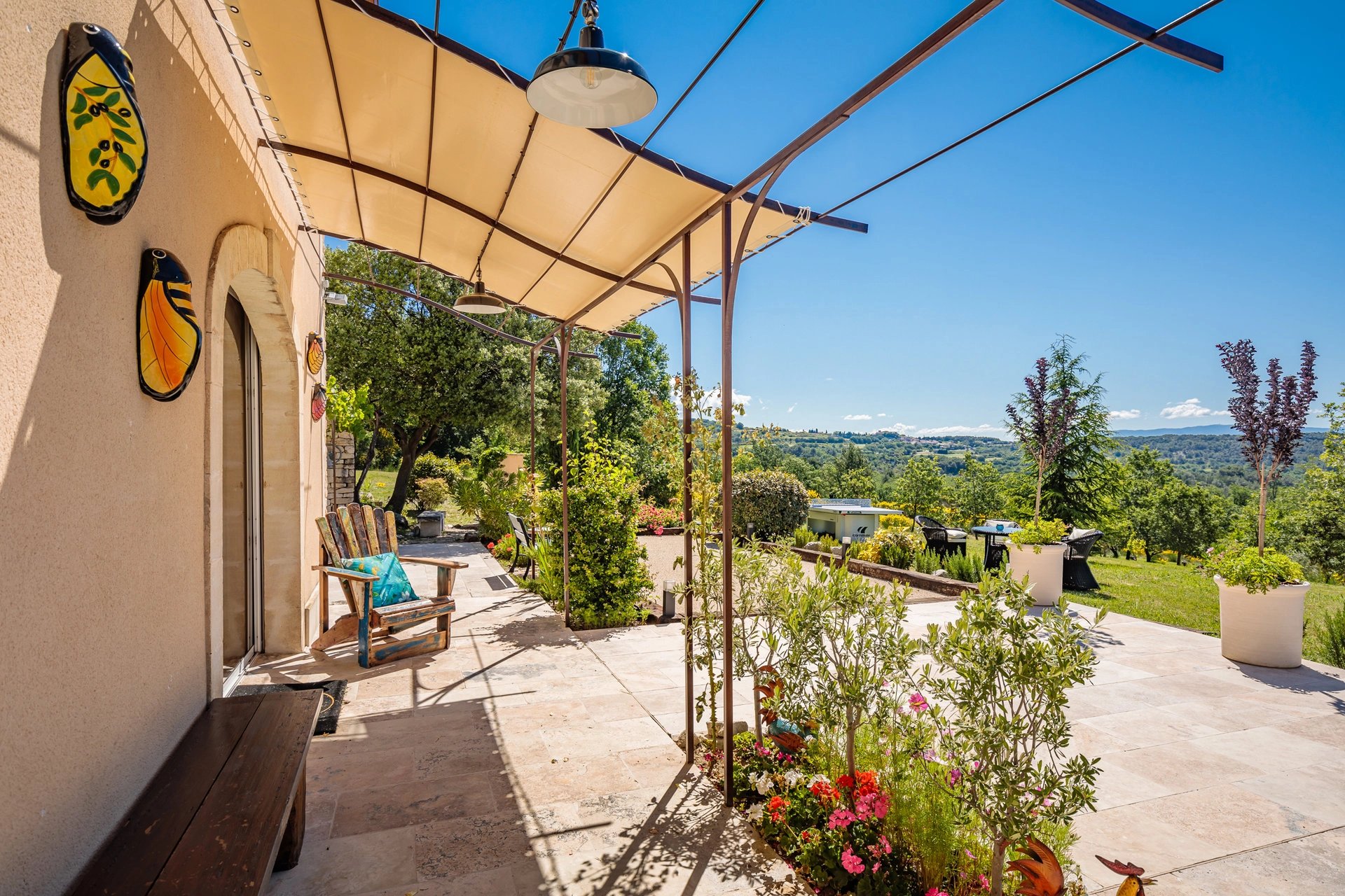 Proche Gordes - Belle bastide avec piscine chauffée