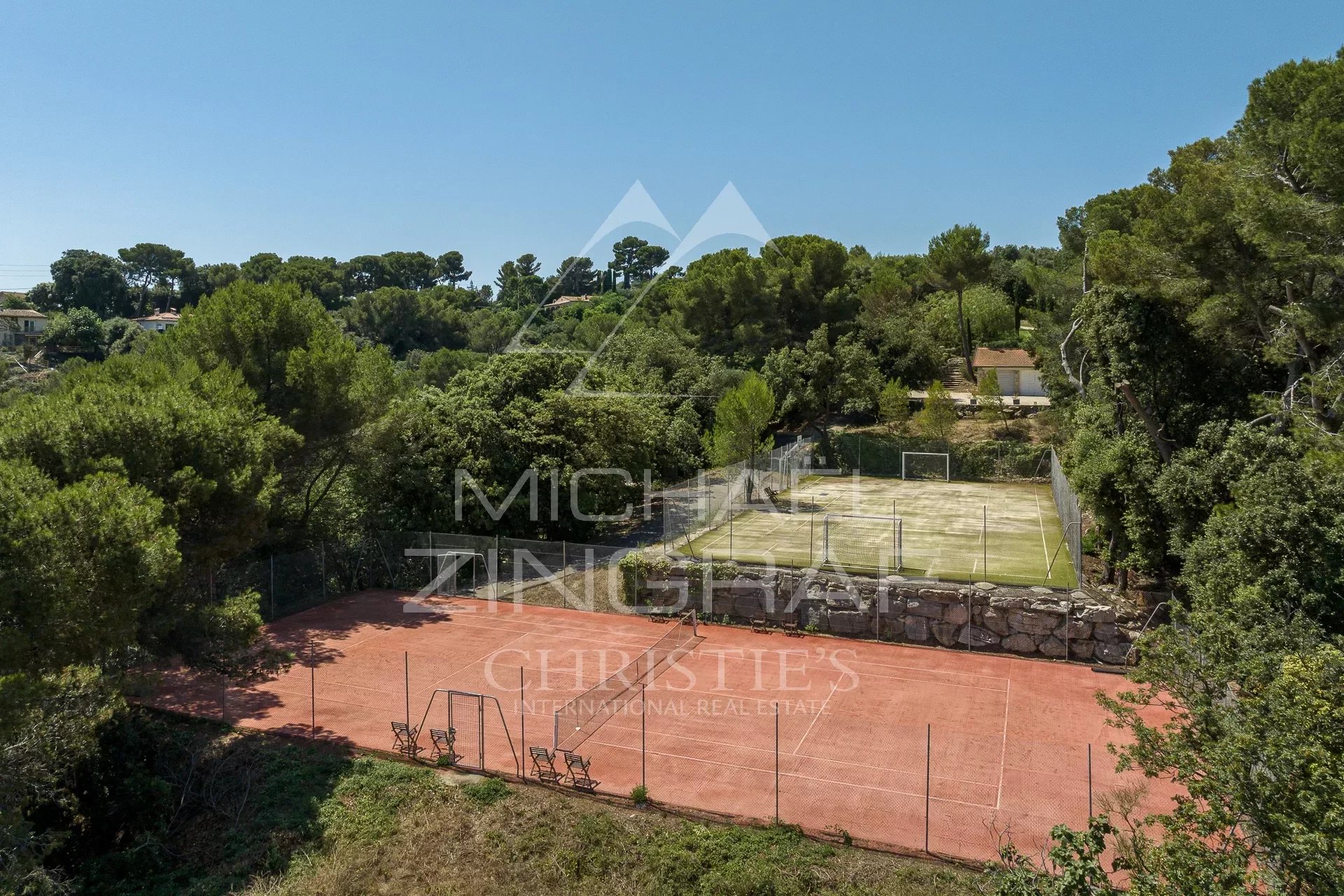 Close to Cannes -  6 bedrooms Villa in a park