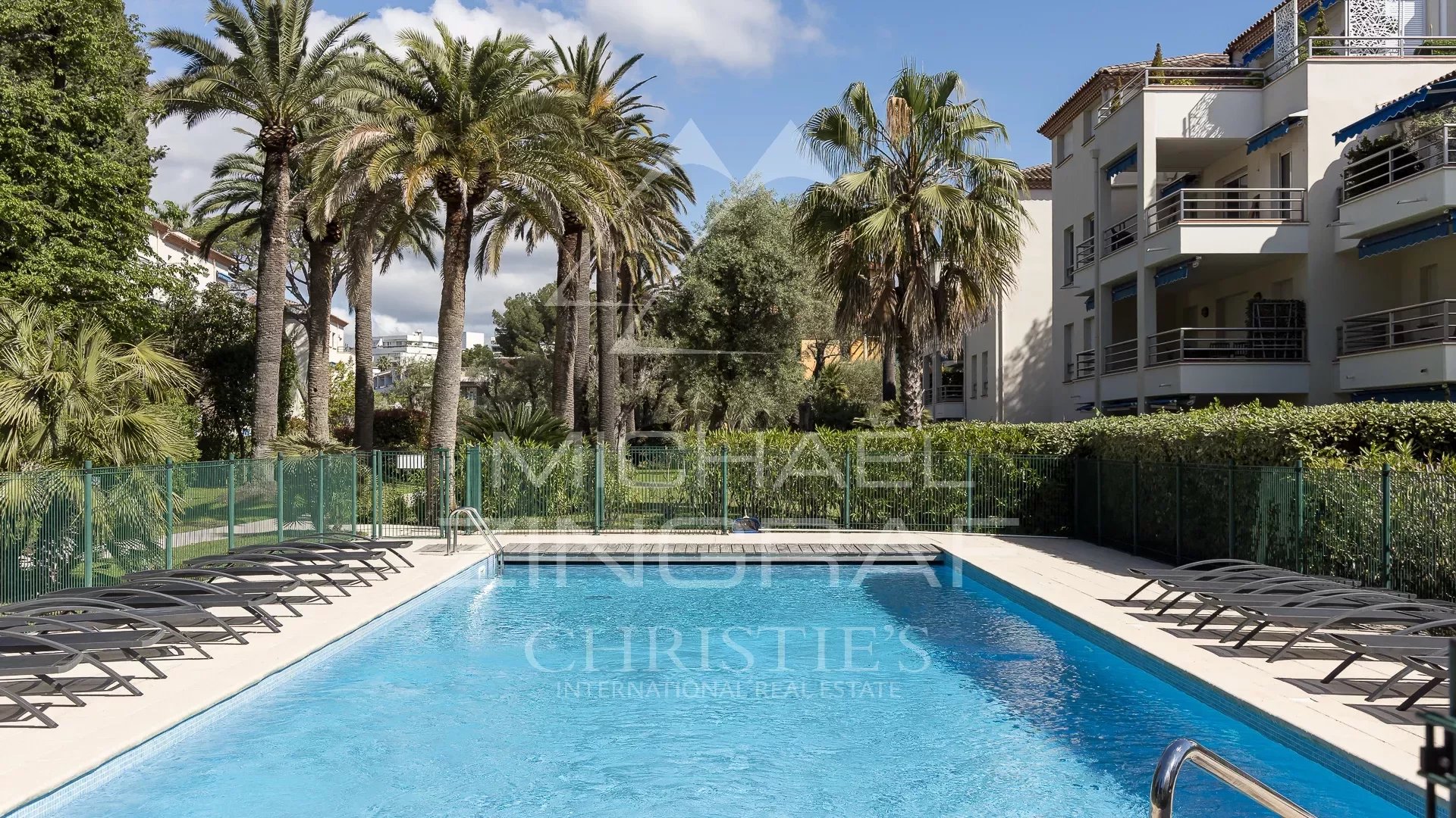 Élégant appartement avec terrasse à l'orée du Cap d'Antibes