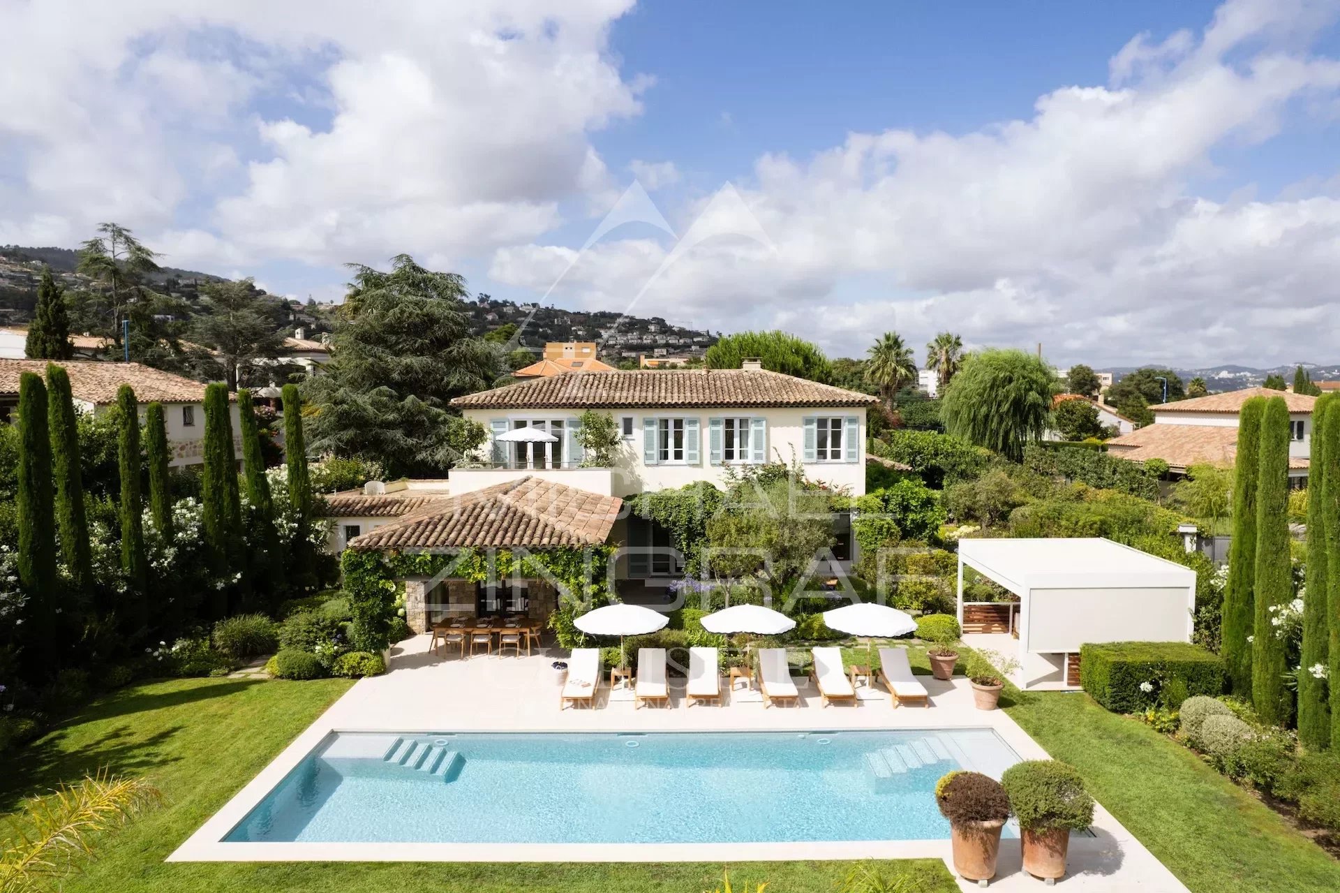 Nahe Cannes - wunderschöne Villa mit 4 Schlafzimmern