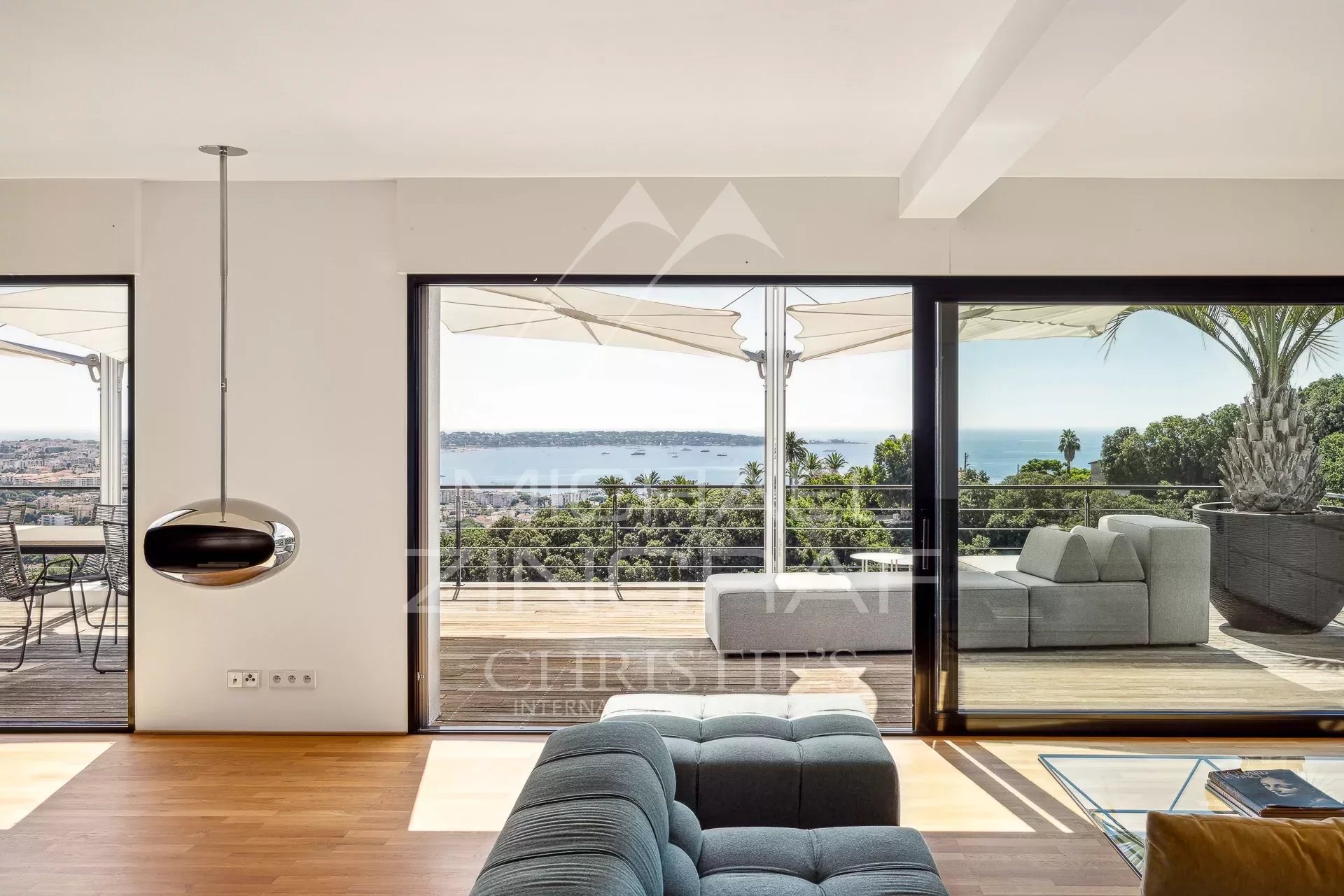 Golfe Juan - Contemporary villa - Panoramic sea view