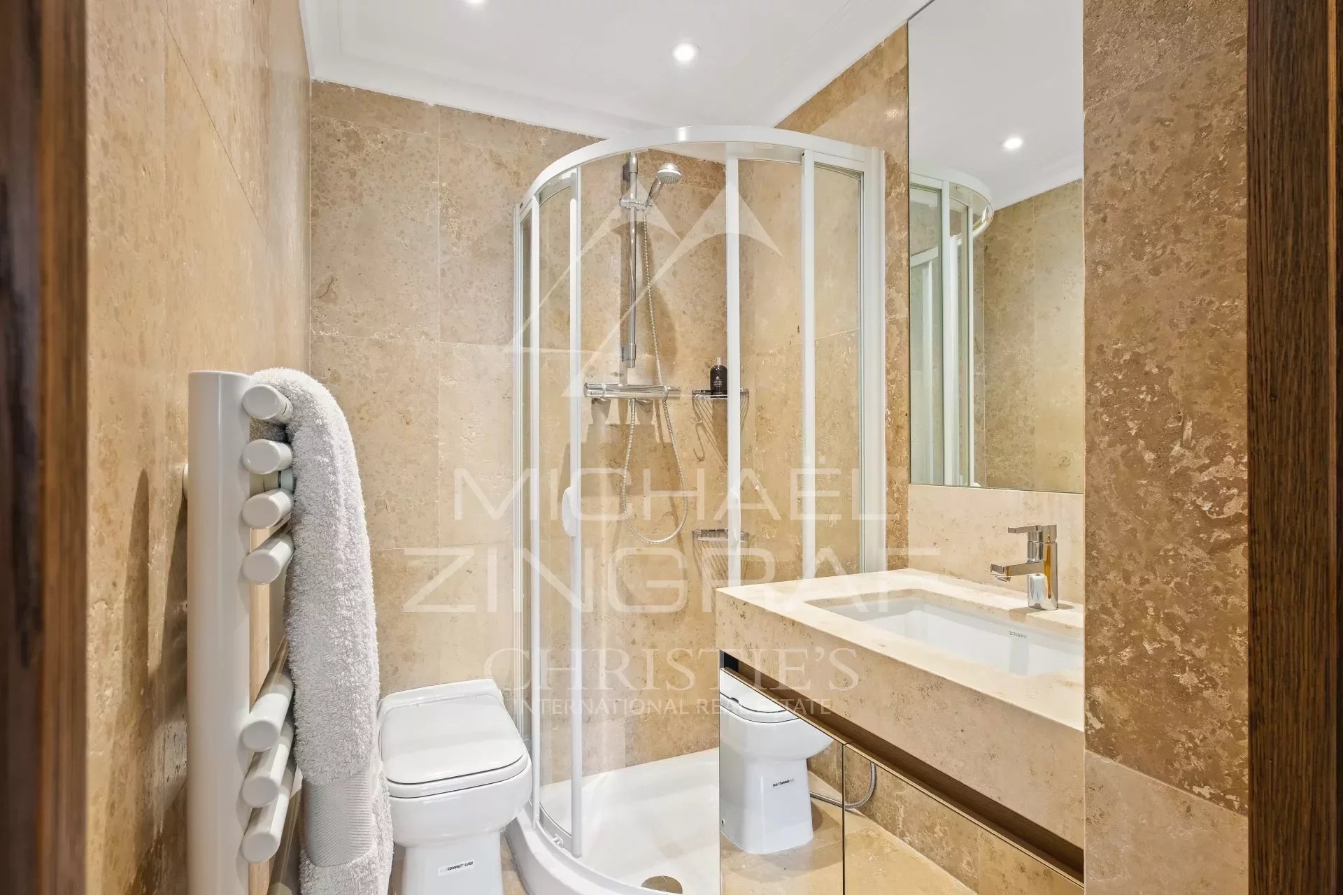 CANNES CENTER - CARLTON. ELEGANT 3-ROOM APARTMENT