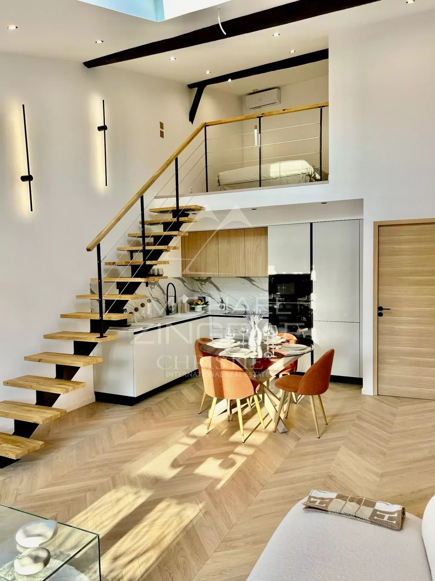 Stunning 3-Bedroom Loft-Style Apartment - Old Town Antibes