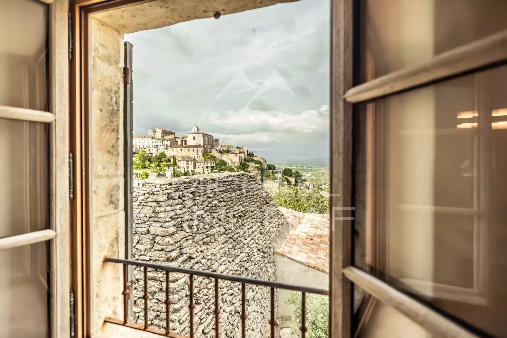 Mas provençal with exceptional view of the village of Gordes