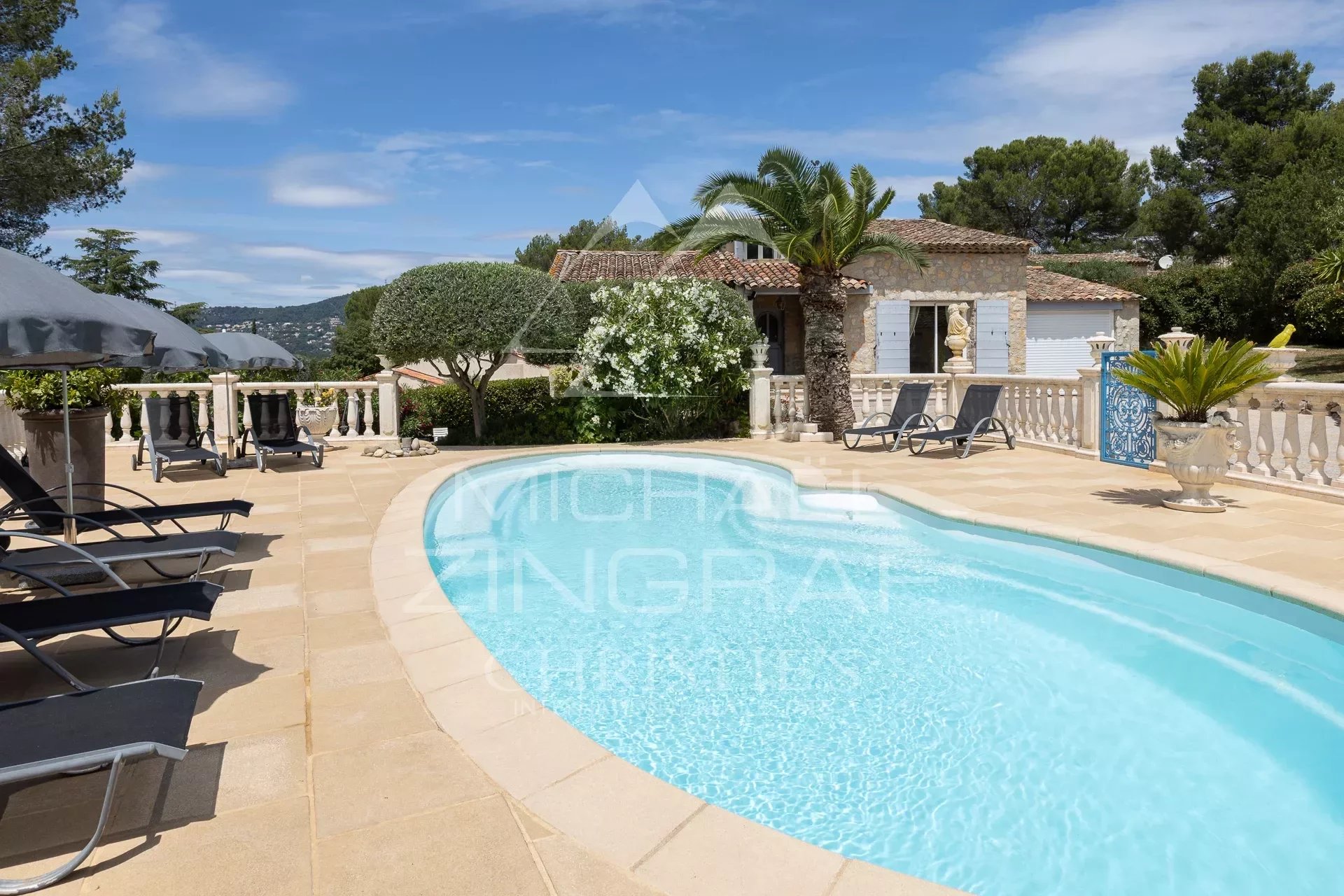 Villa plein soleil avec appartement annexe et piscine