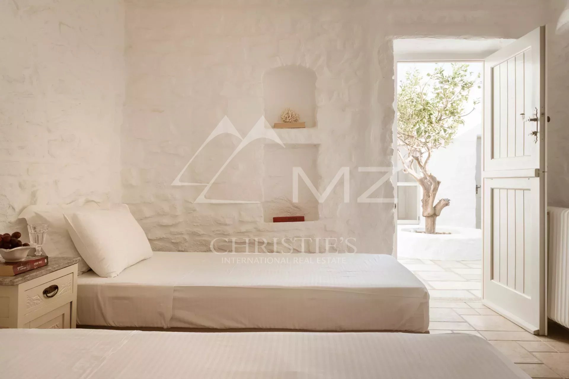 Amazing villa in Voutakos with view over Antiparos