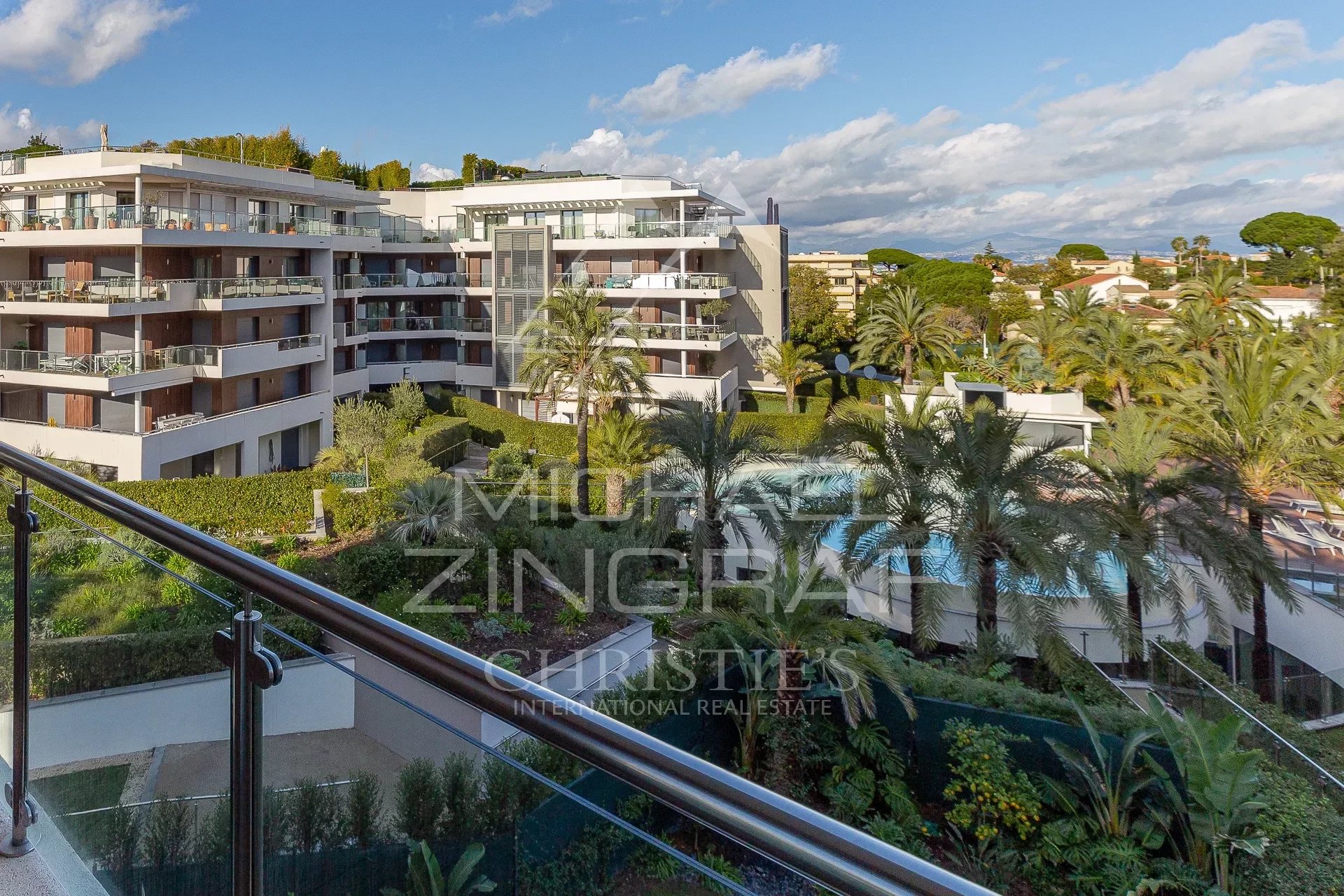 Wunderschöne Vierzimmerwohnung in der Prestigeträchtigen Residenz Parcs du Cap, Cap d'Antibes