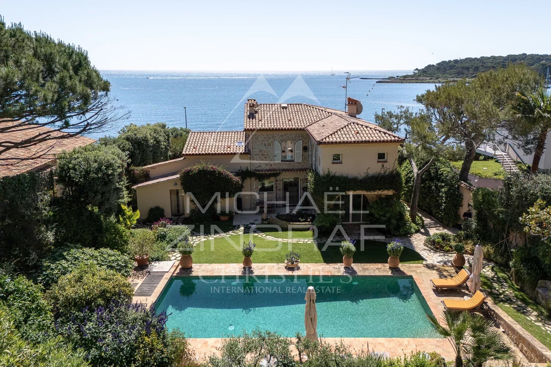 Luxury Villa with Panoramic Sea and Garoupe Views