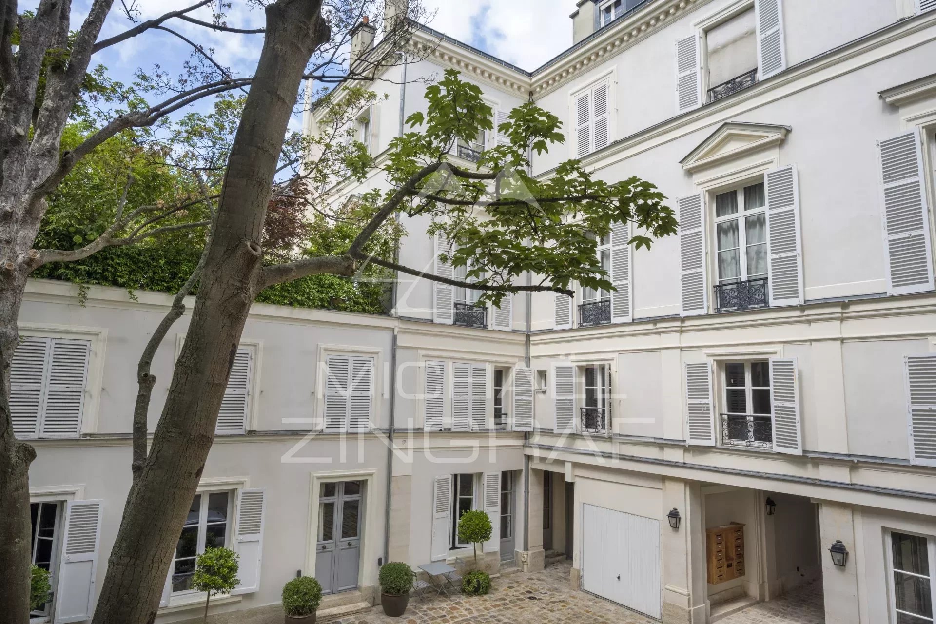 Zu verkaufen - Stadthaus - 4 Schlafzimmer - Privatstraße - Rue du Bac.