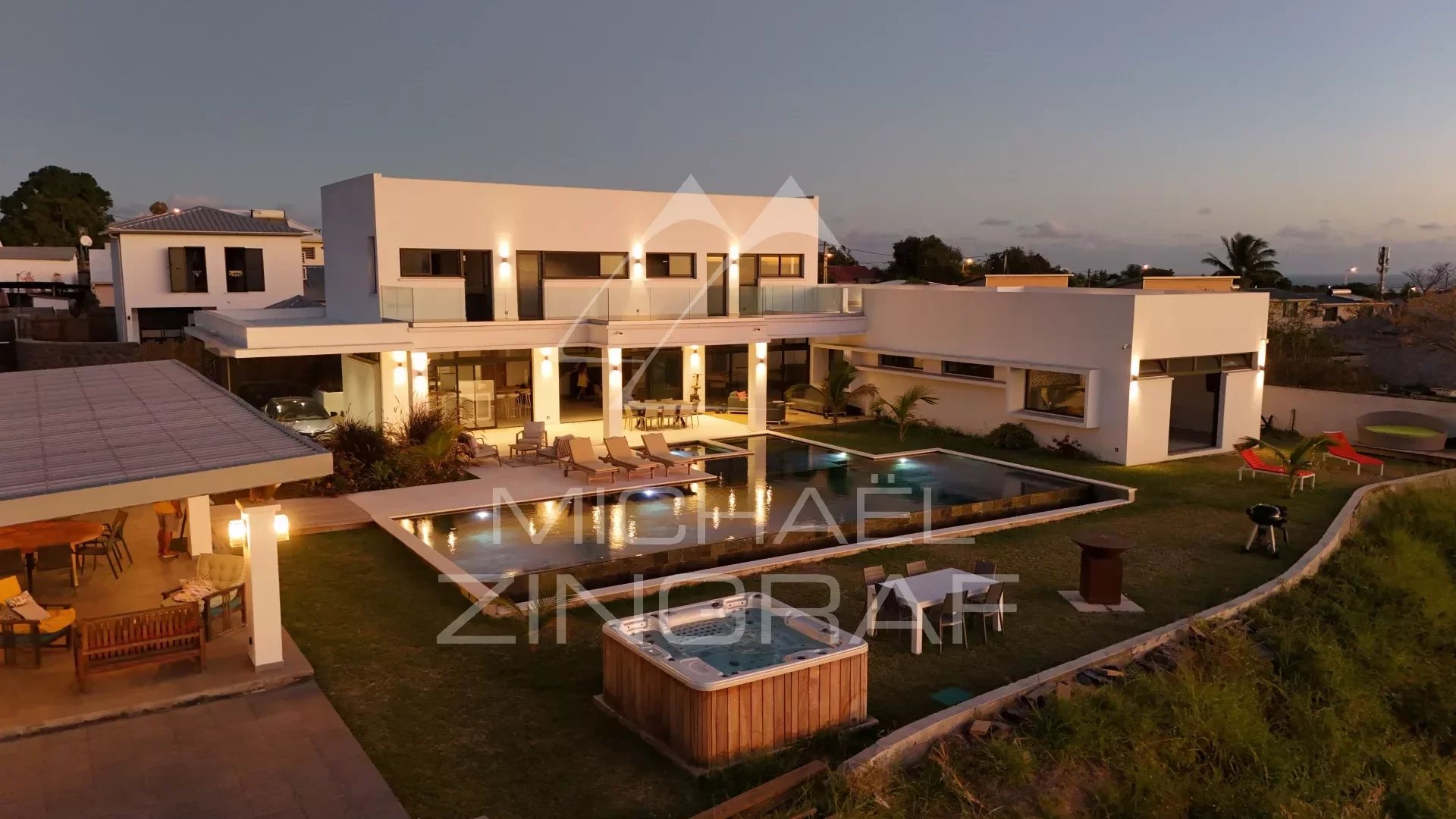 Exceptional estate with a main villa and 3 rental villas