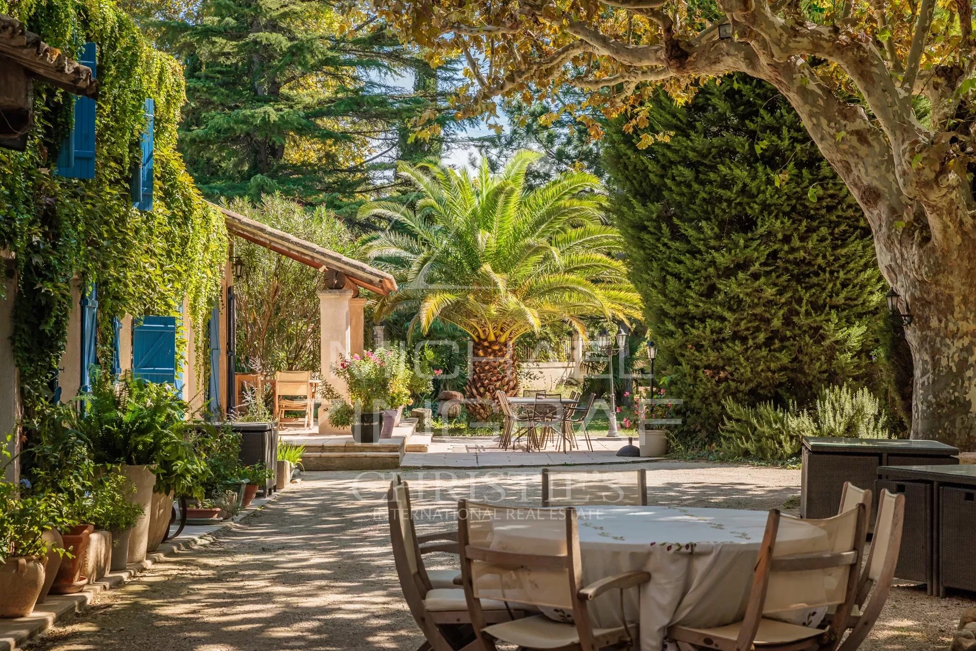 Provenzalisches Bauernhaus (Mas Provencal) in der Nähe von Saint Remy de Provence