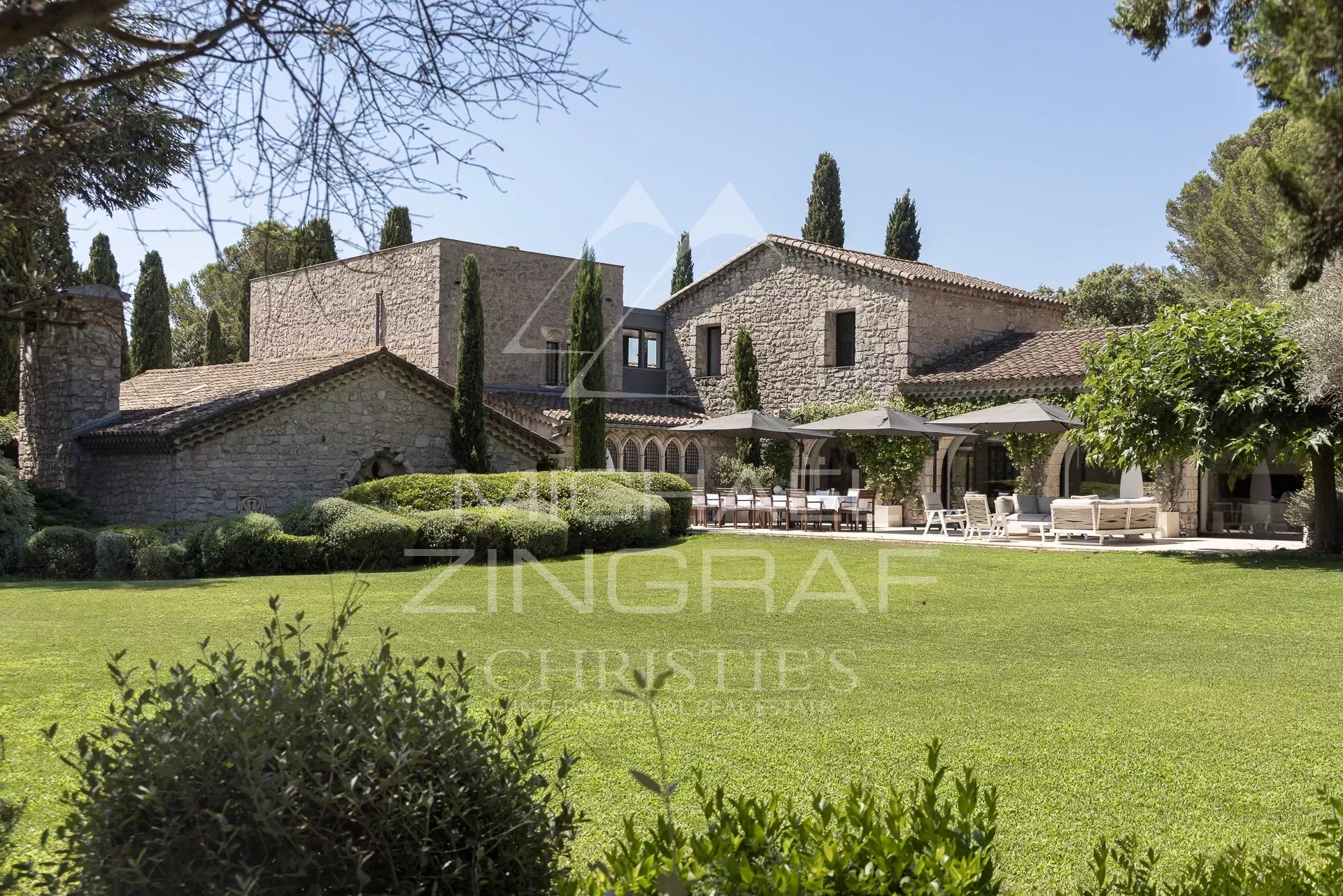 Close to Cannes -  6 bedrooms Villa in a park