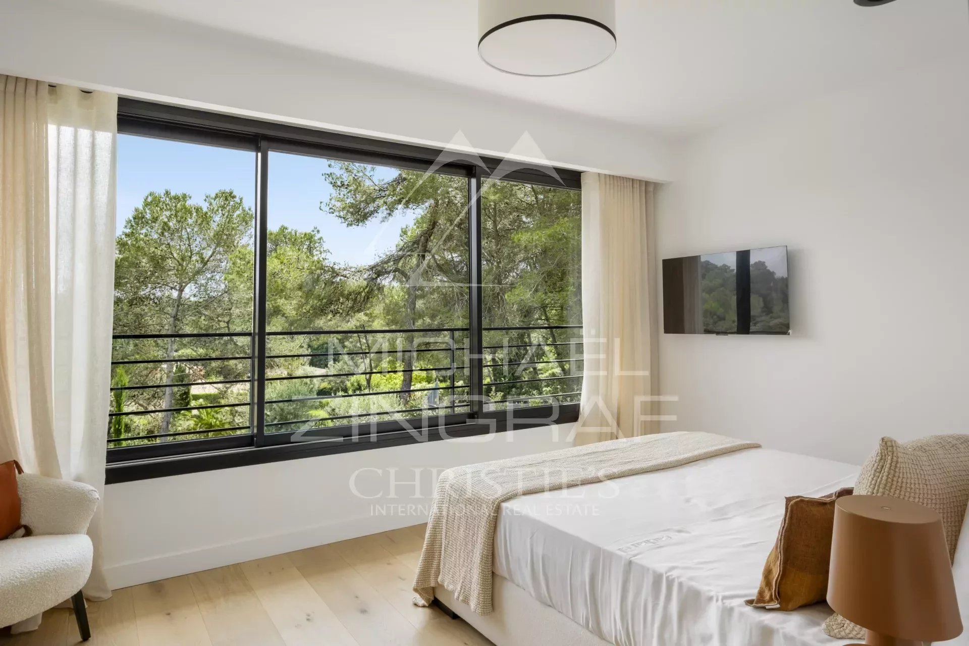 Close to Mougins and Valbonne - Contemporary villa - 3 bedrooms