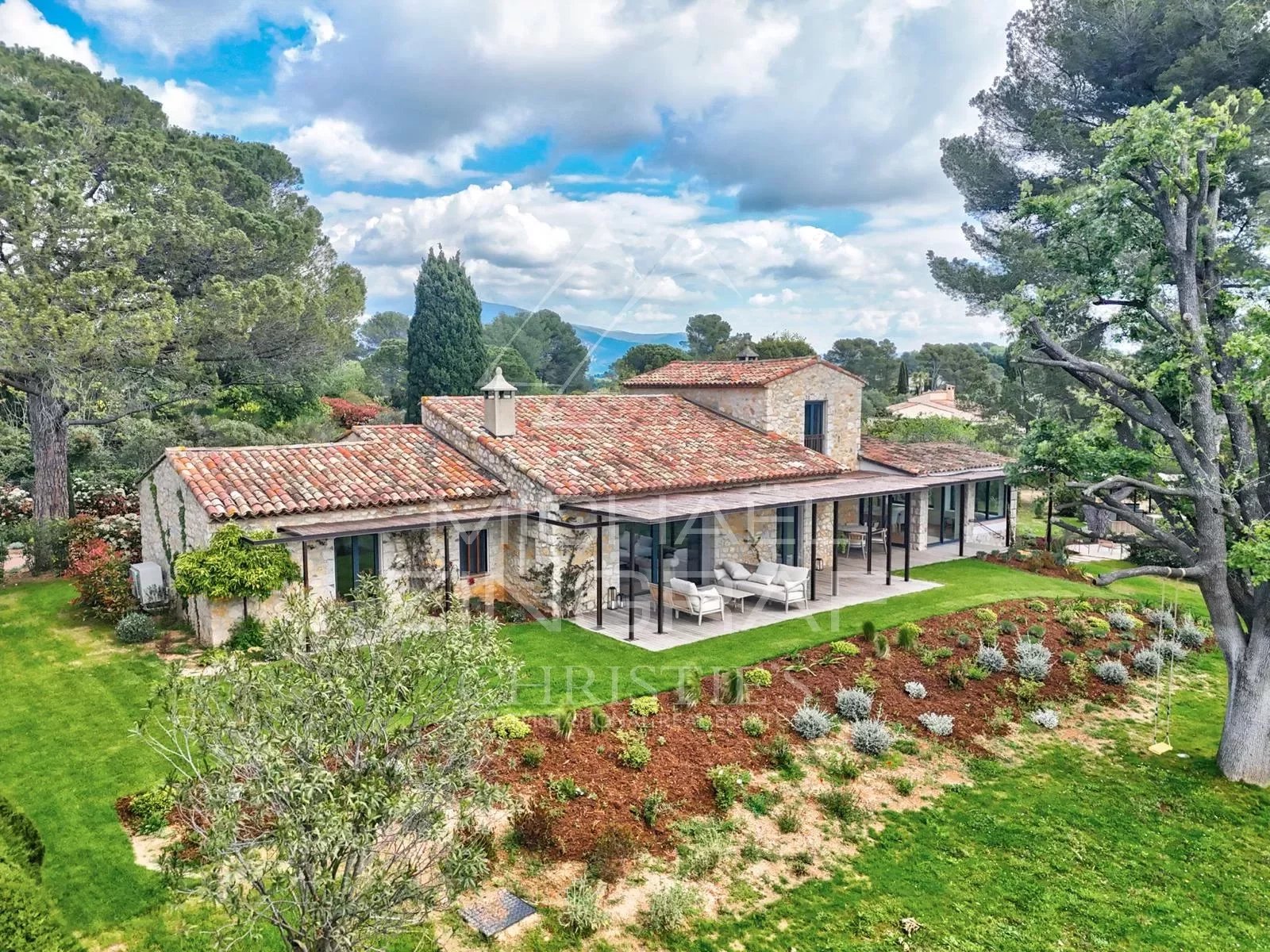 In der Nähe von Mougins - Wohngebiet, charmantes Bauernhaus aus Stein