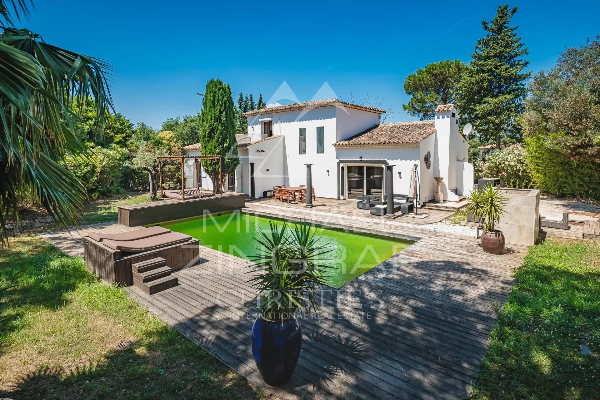 Magnifique Villa Provençale avec Piscine et Vue Imprenable