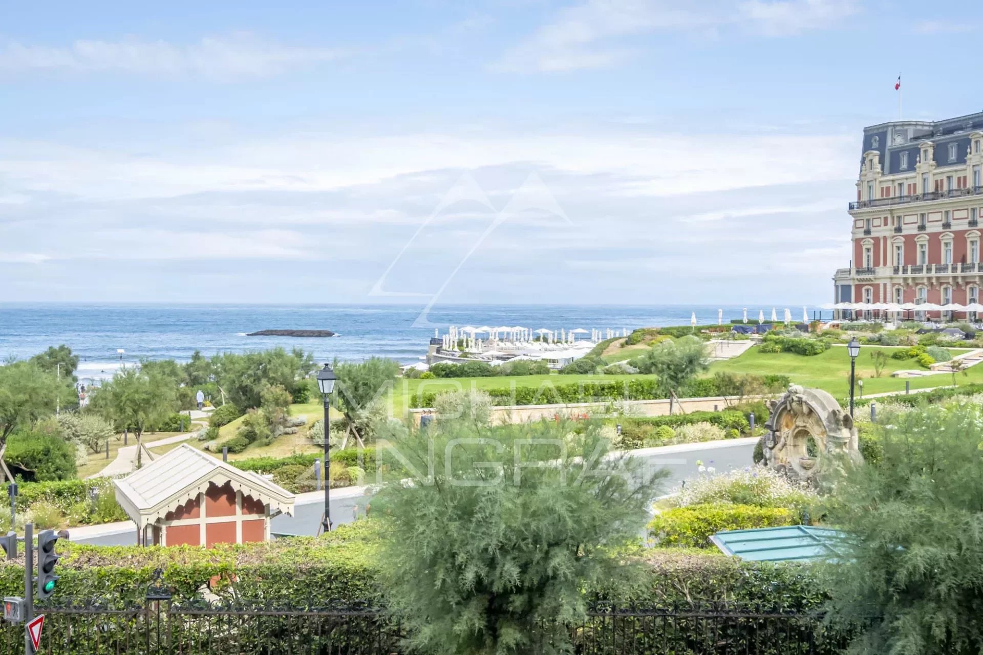 Sublime Familienwohnung in erster Linie mit Blick auf Meer und Palast