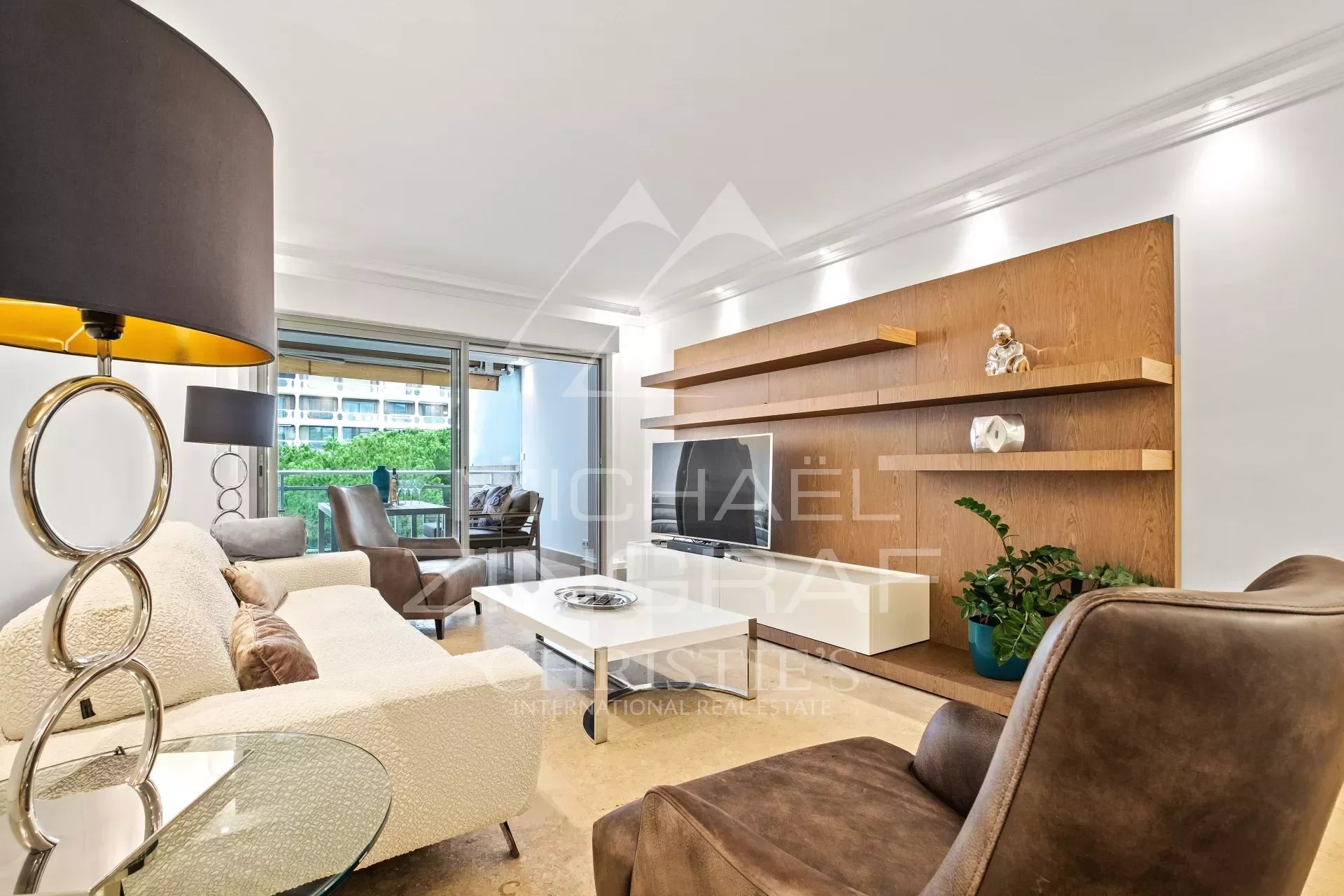 CANNES CENTRE - CARLTON. ELEGANT APPARTEMENT 3 PIECES