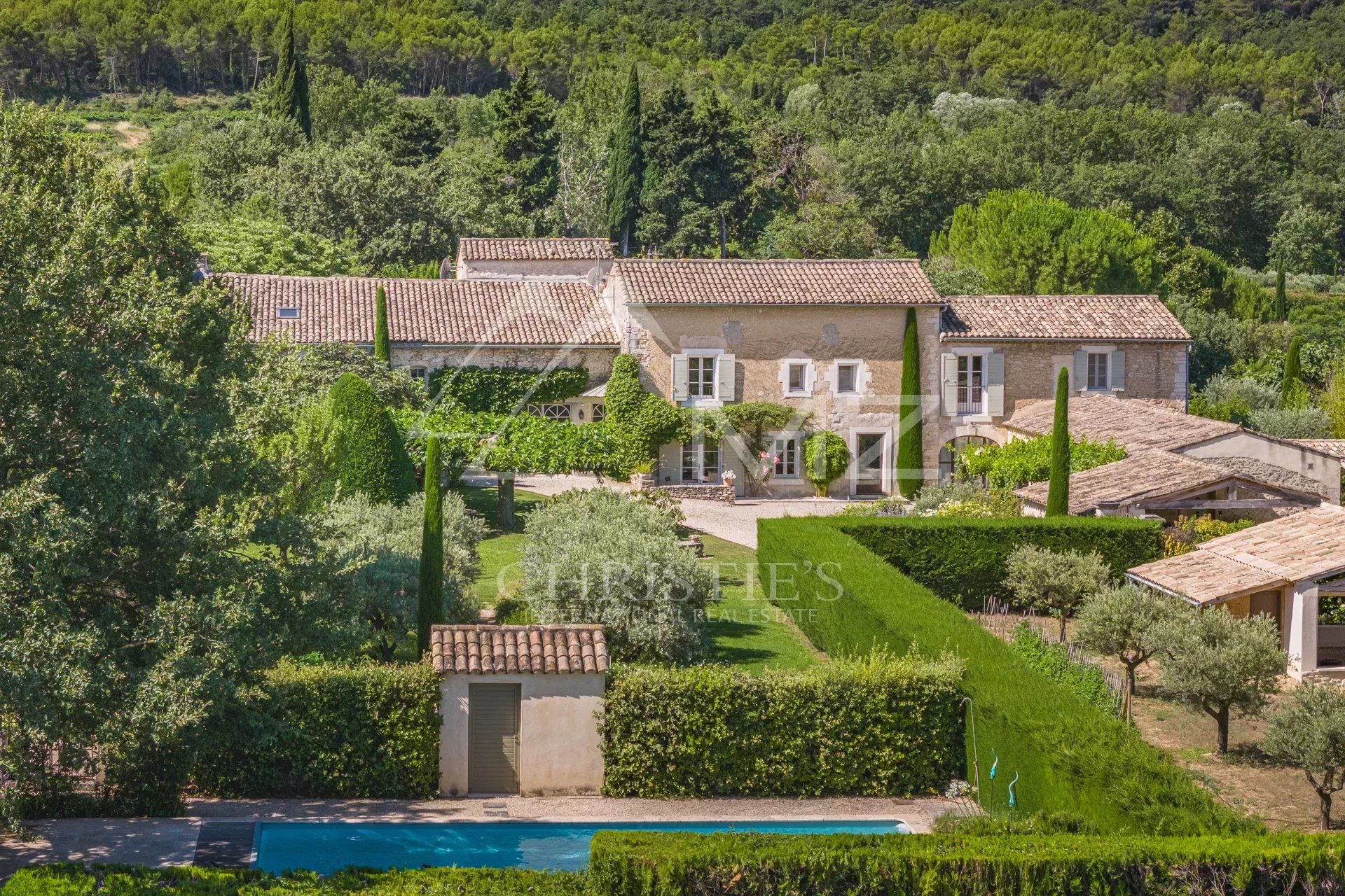 MAS DE HAMEAU MIT BLICK UND POOL