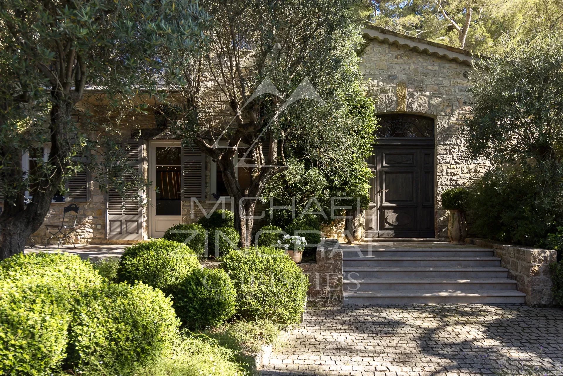 Mougins - Superb stone farmhouse