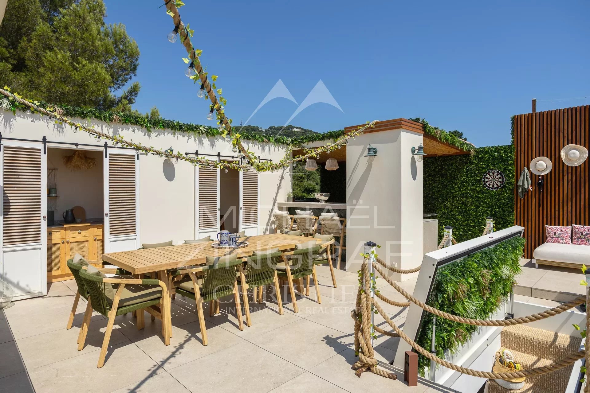 Prestigeträchtige Wohnung mit Dachterrassenpool in Cannes