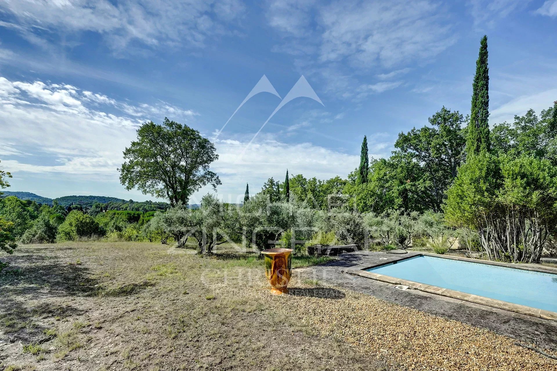 Anwesen mit Blick auf das Schloss von Lourmarin