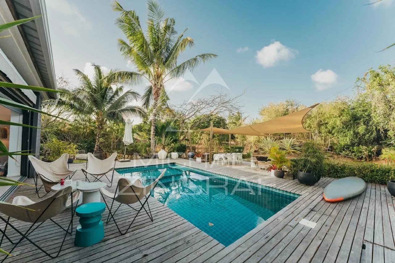 Pointe aux Canonniers: Stunning 4-Bedroom Villa with Pool