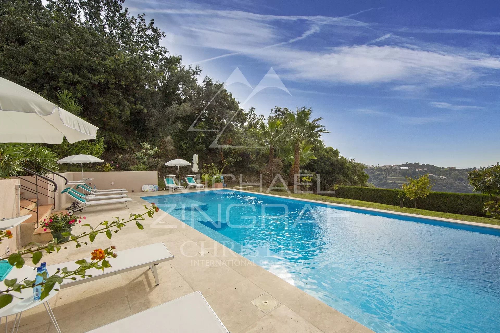 Beautiful villa in the hills above Nice