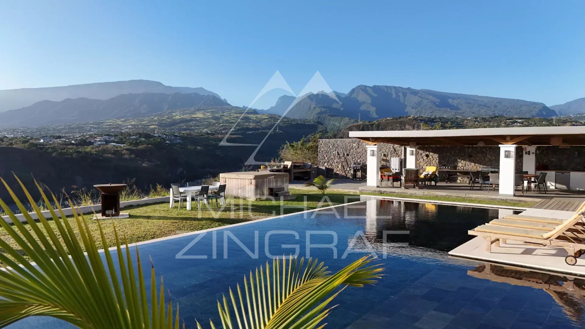 Exceptional estate with a main villa and 3 rental villas