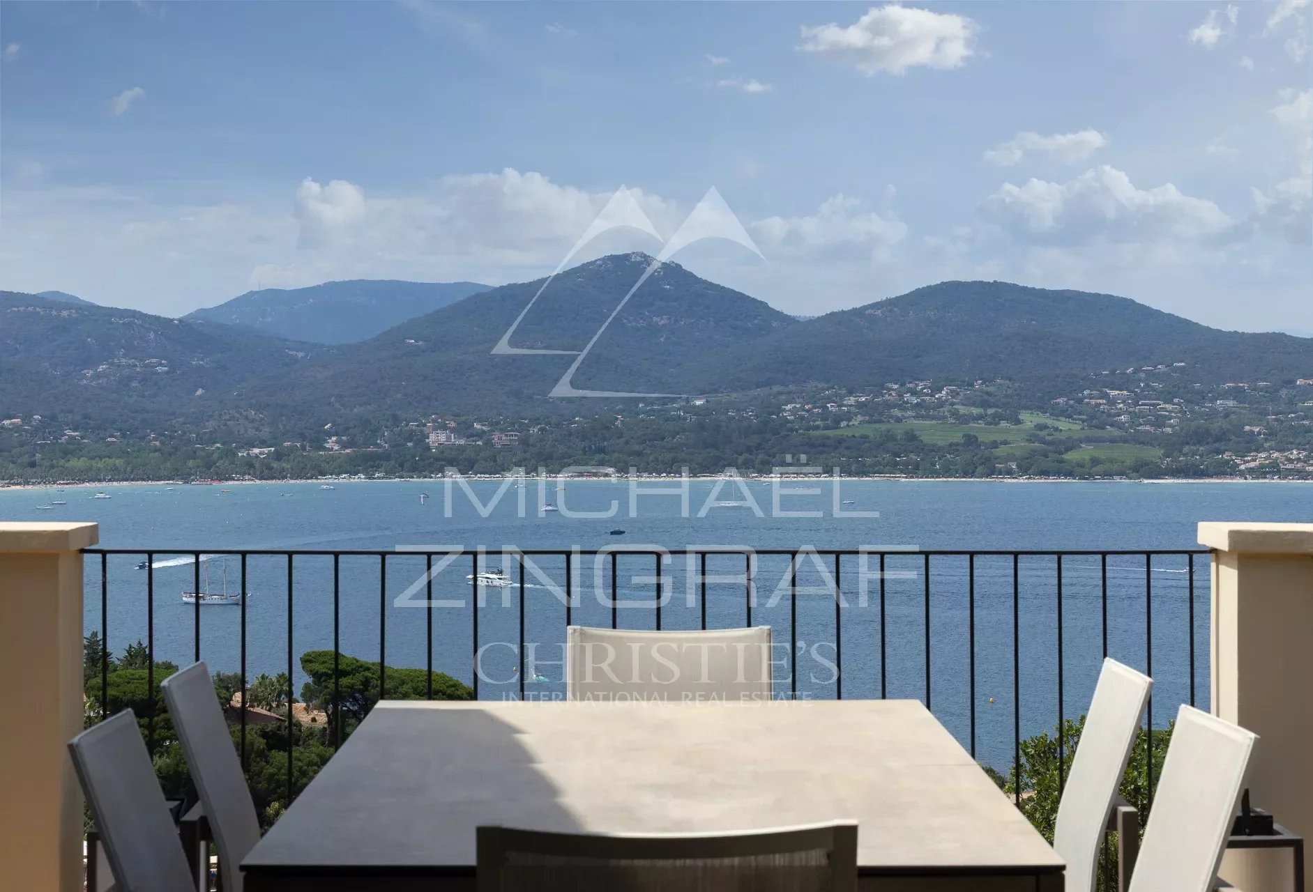 Gassin - Villa contemporaine avec vue mer panoramique