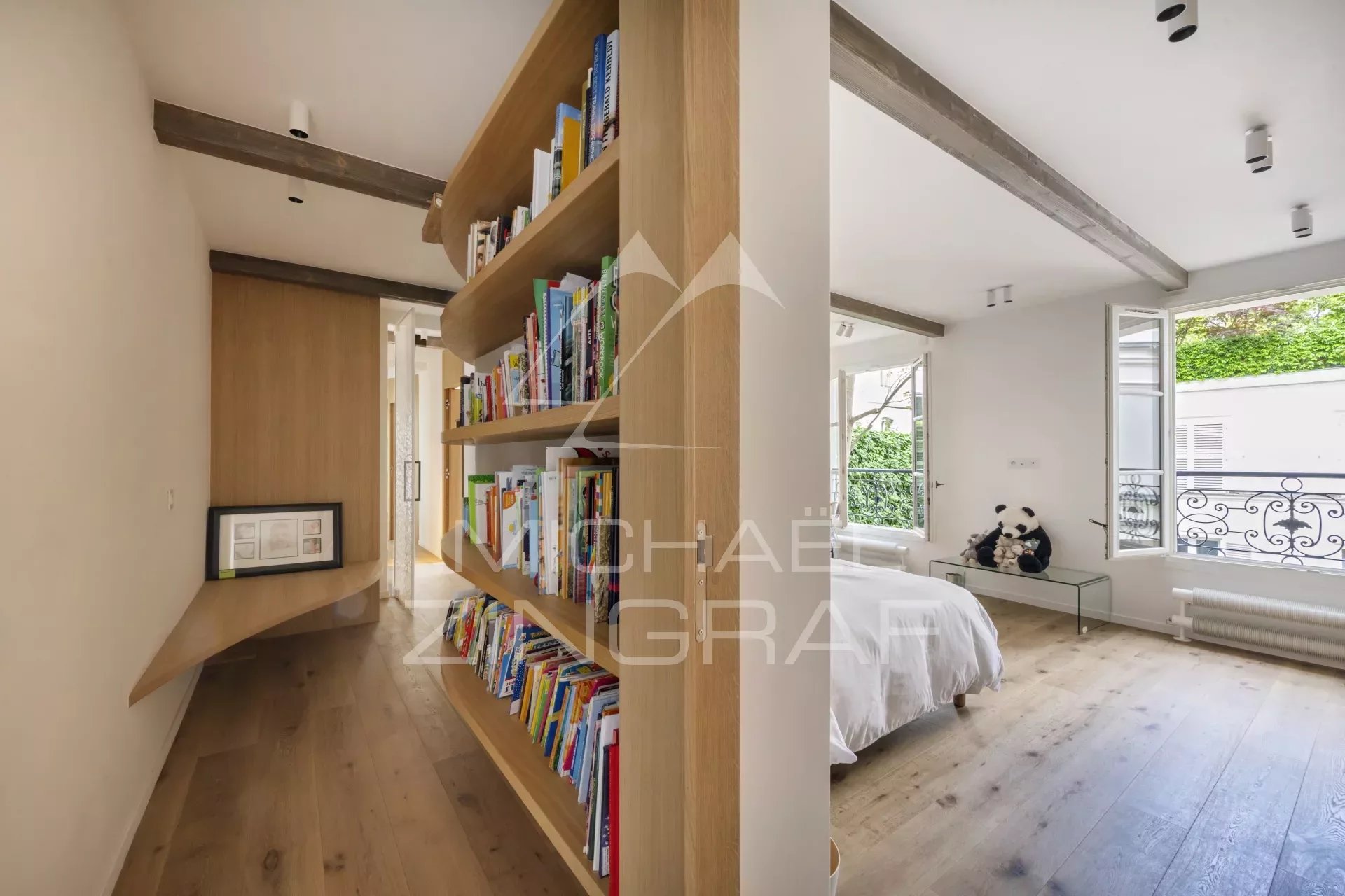 For Sale - 4 Bedroom Townhouse - Private Lane - Rue du Bac.