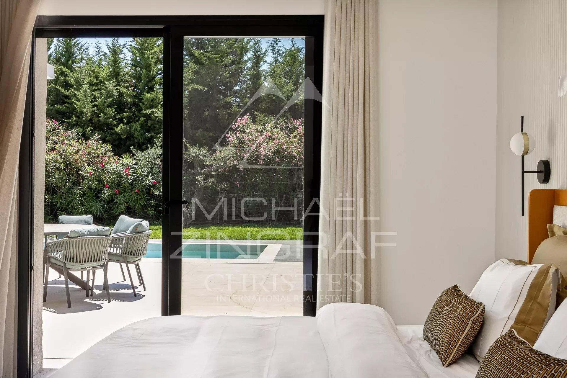 New contemporary villa in Mougins