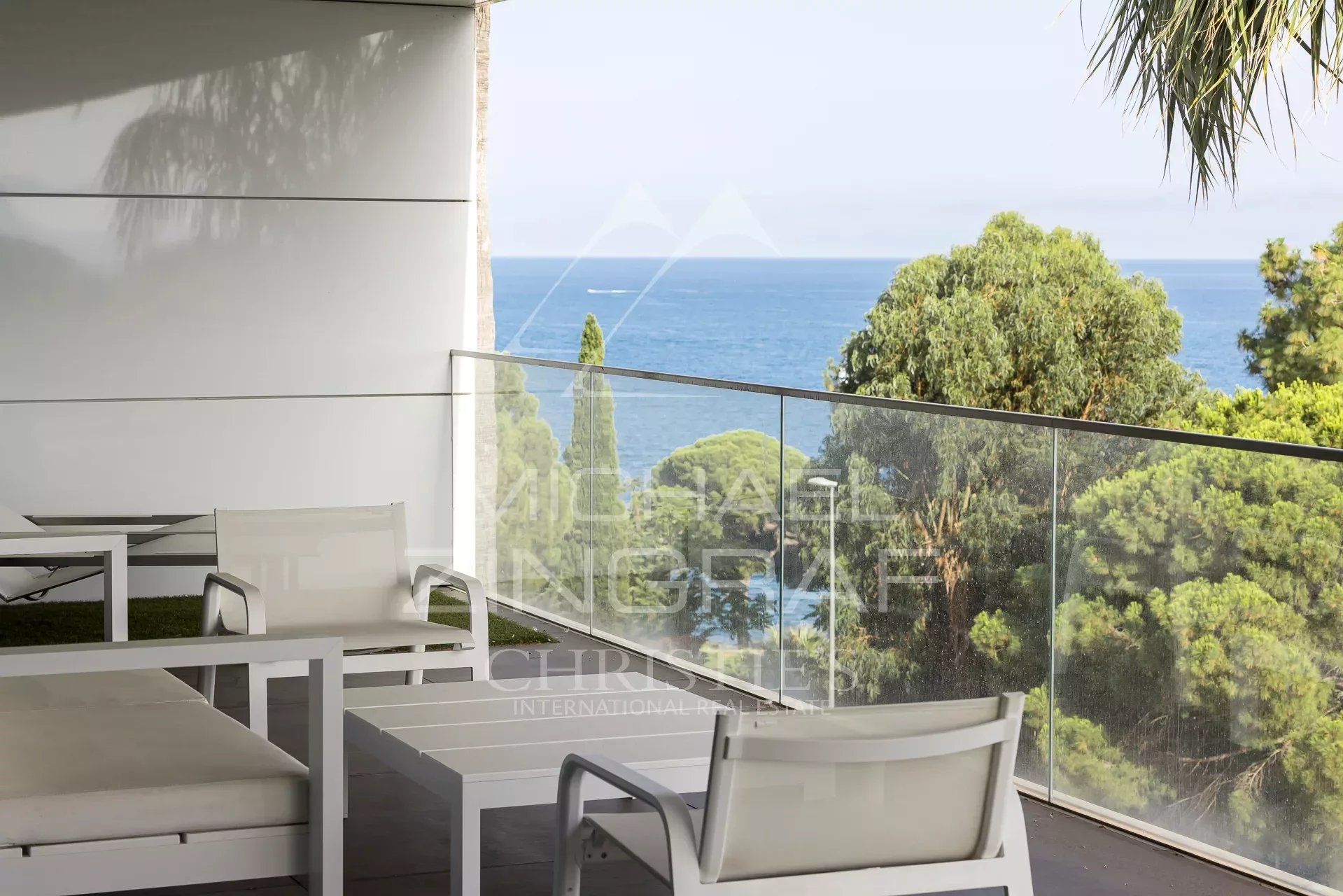 Luxury apartment with sea view and exceptional wellness facilities