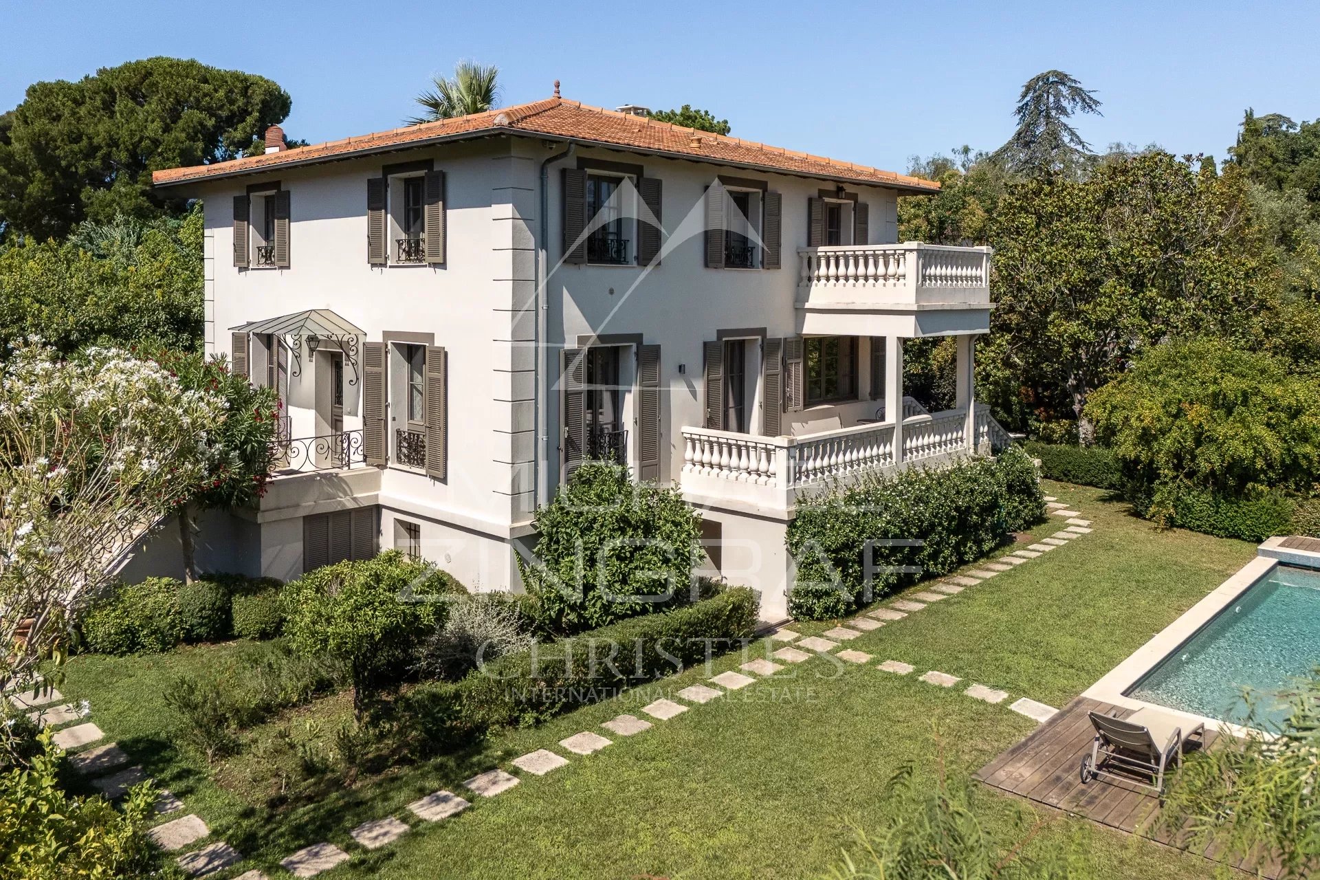 Exclusivity- Elegance and Comfort: Discover This Prestigious Home