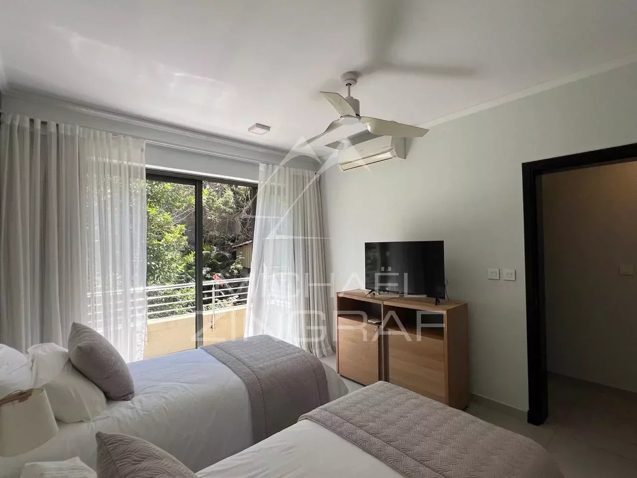 2-Bedroom Beachfront Apartment in Tamarin