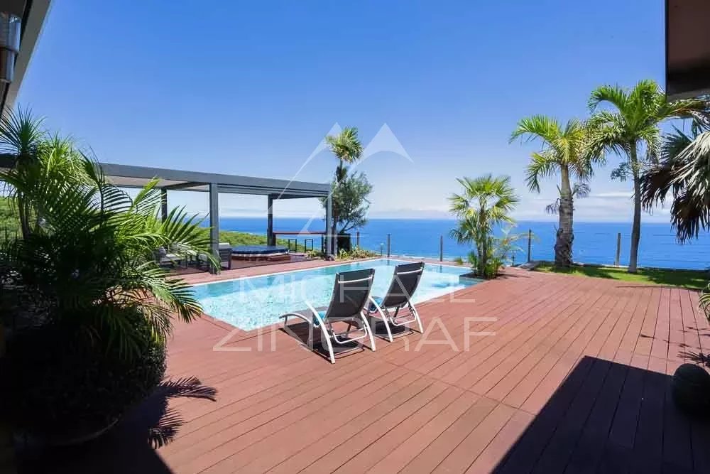 Villa in the heart of the seaside resort of Saint-Leu