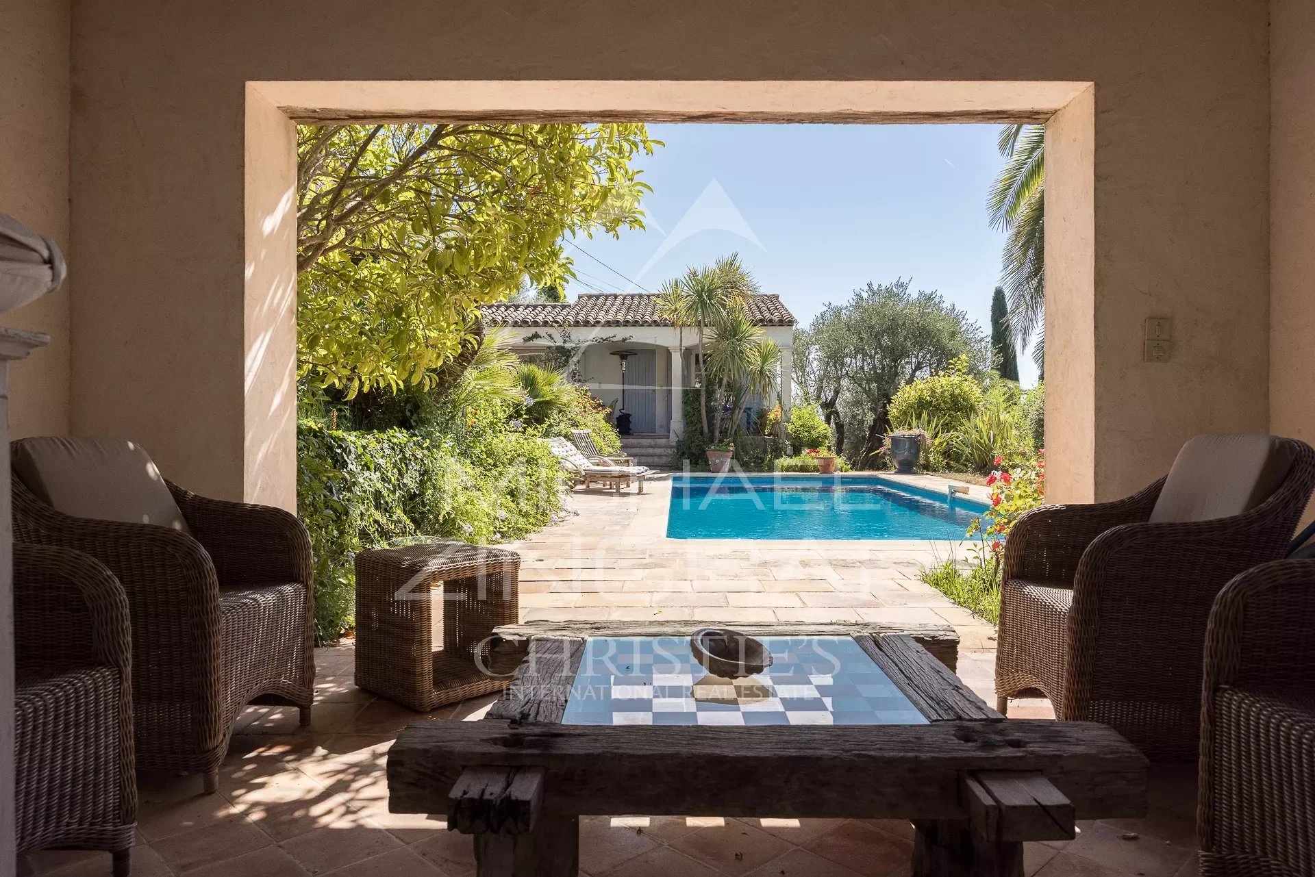 Tourrettes-sur-Loup - Villa provençale avec vue mer