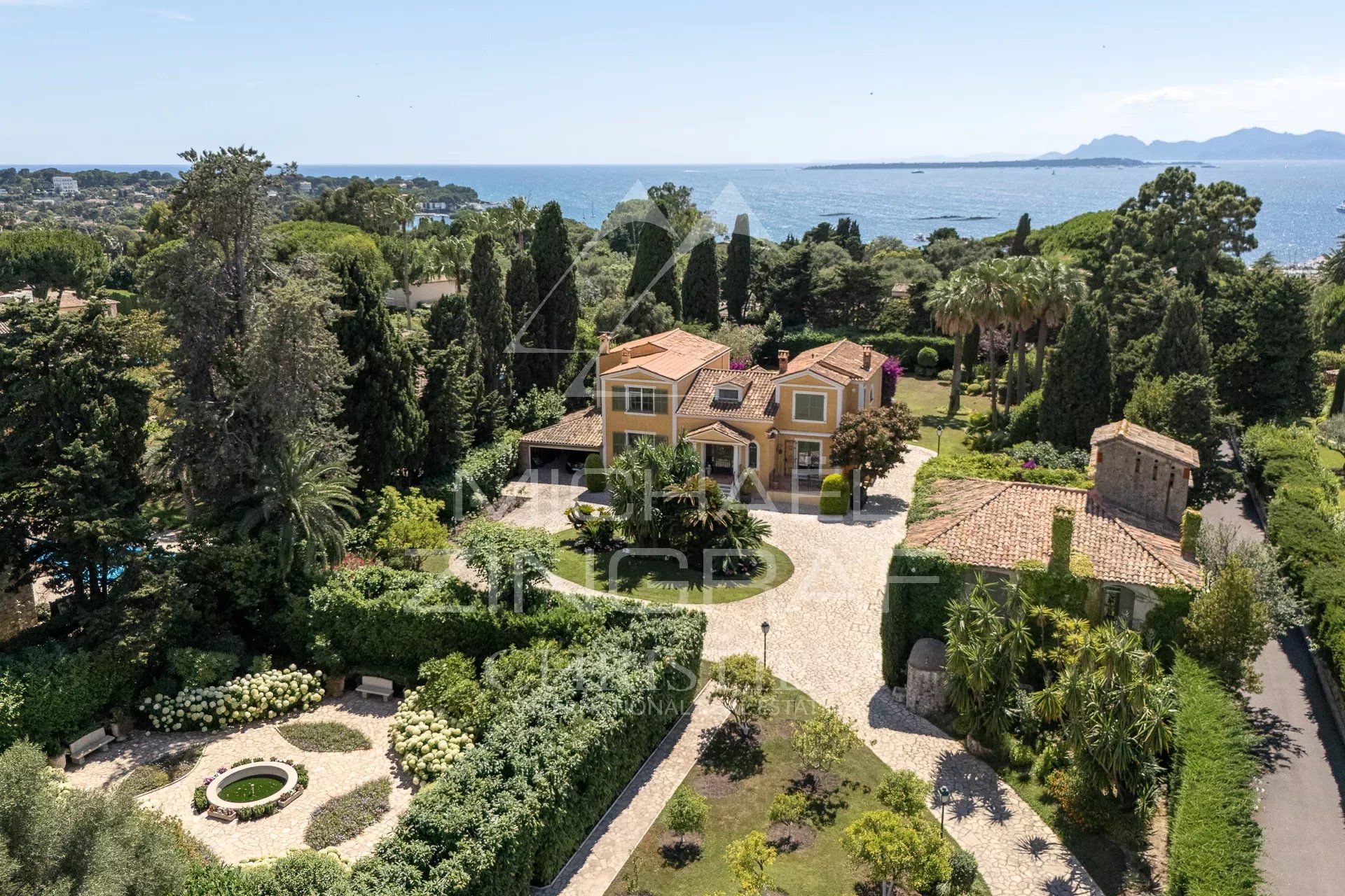 Exclusive Domain Properties in Cap d'Antibes west side with 4873 m2 landscaped park