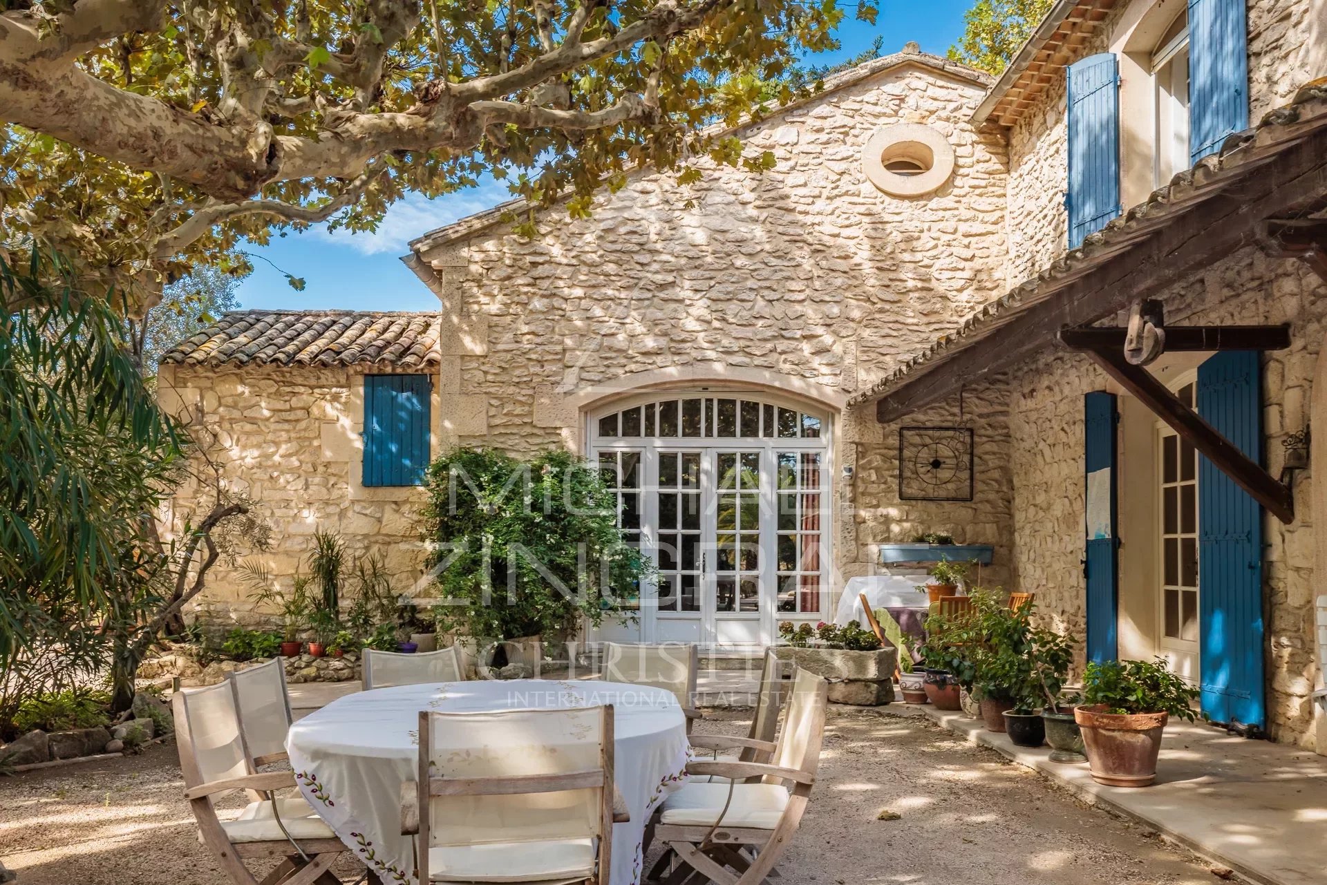 Provenzalisches Bauernhaus (Mas Provencal) in der Nähe von Saint Remy de Provence