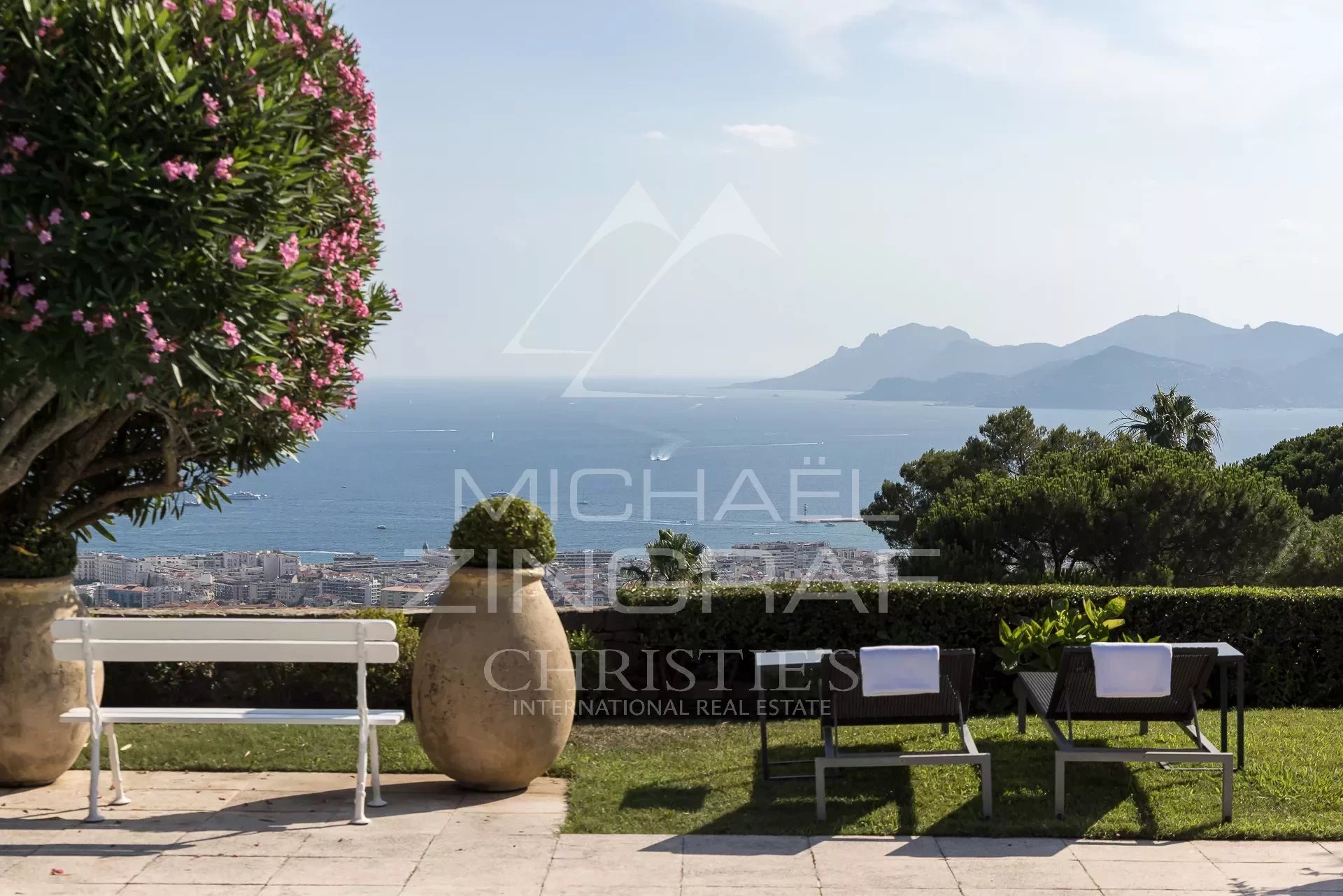 Cannes - Villa mit 4 Schlafzimmern und Meerblick