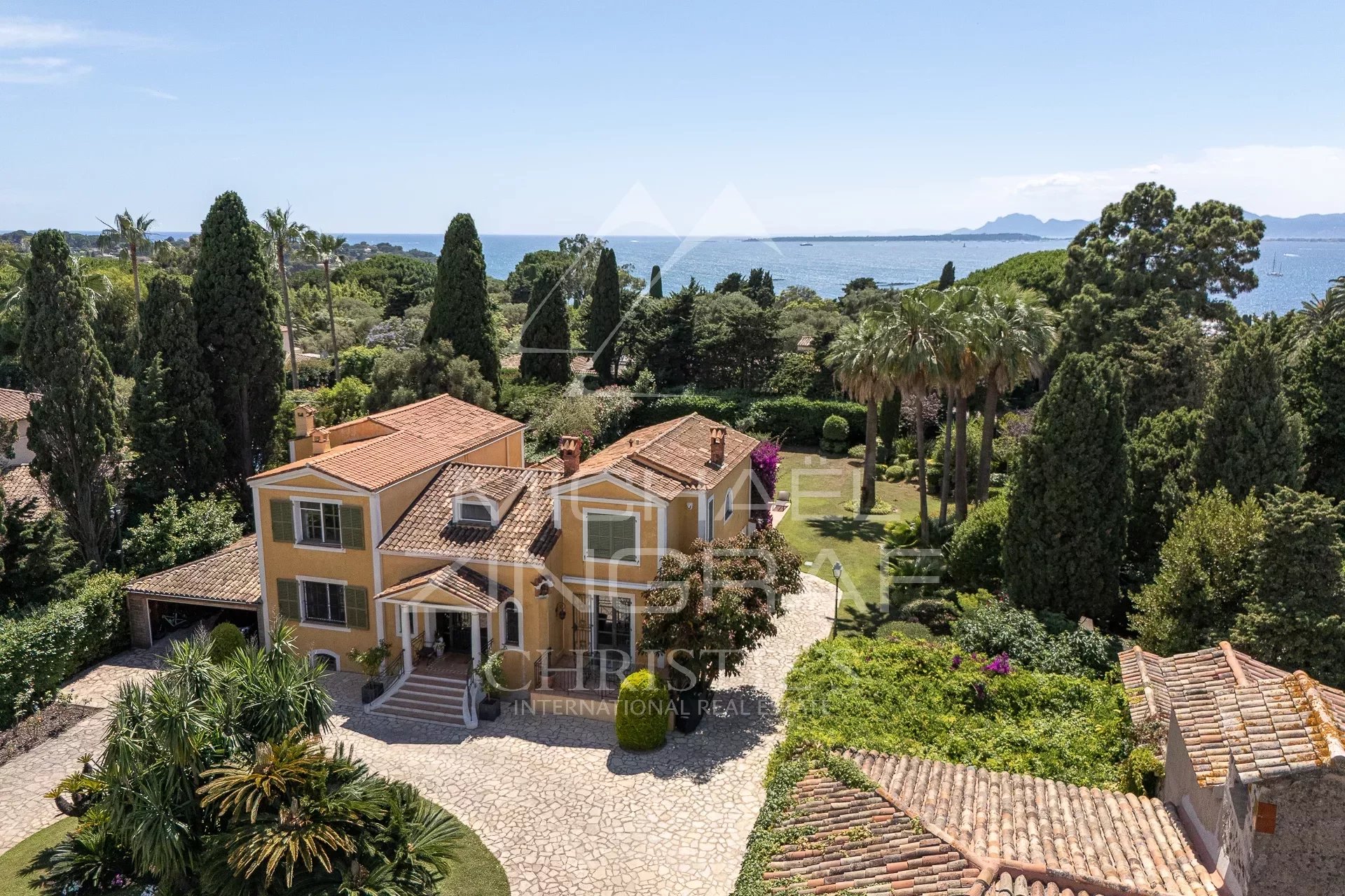 Propriétés de Prestige sur domaine  au Cap d'Antibes versant ouest