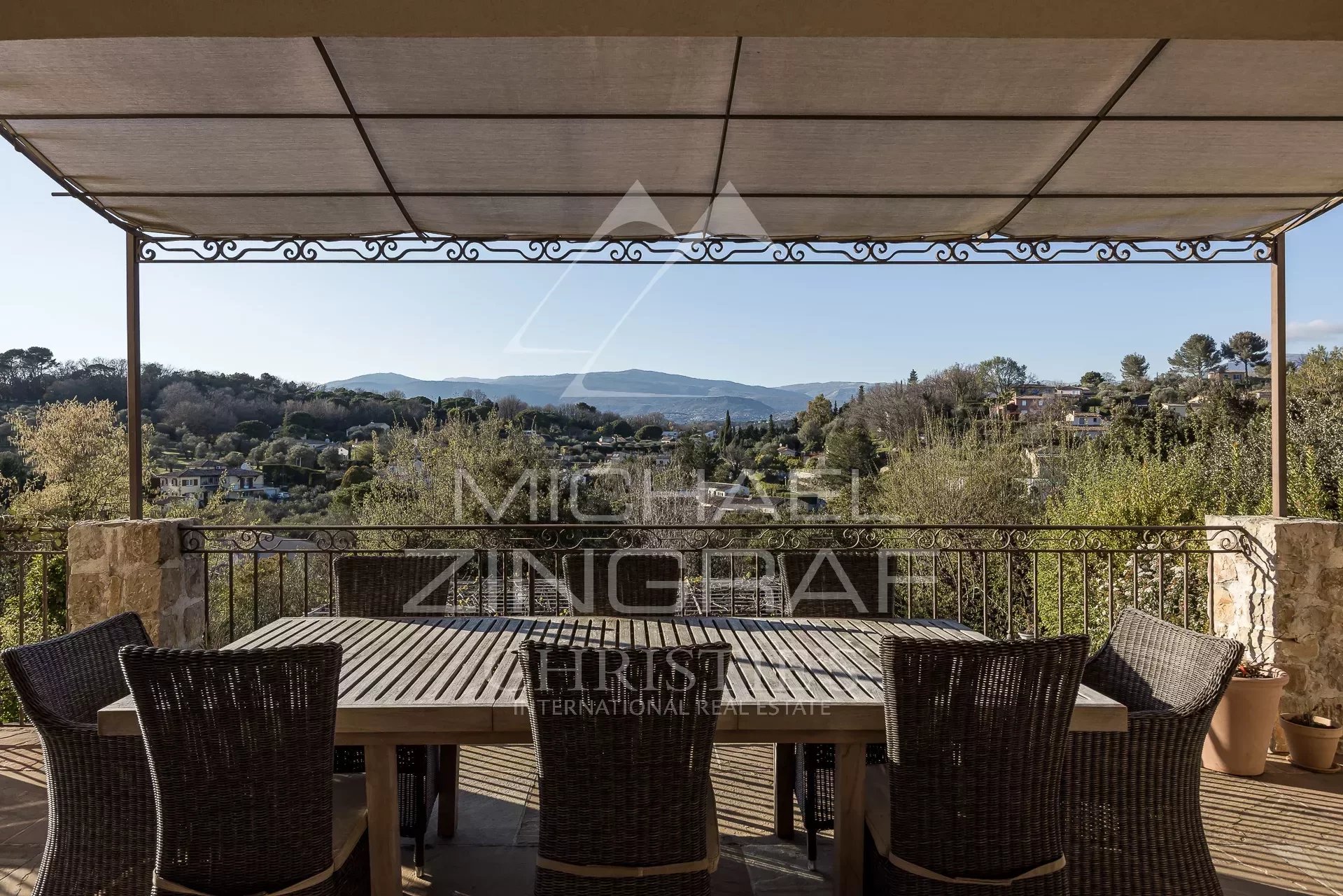 Angenehme renovierte Villa in der Nähe des Dorfes Valbonne