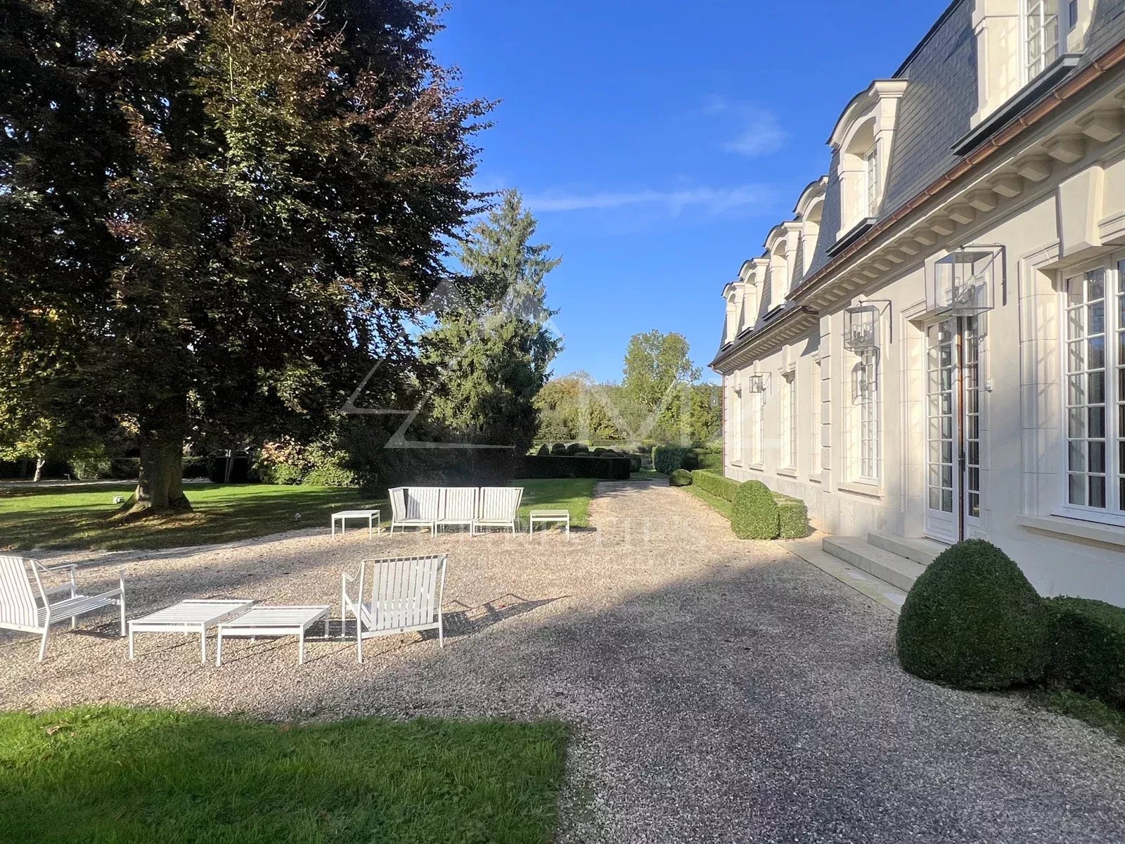 Propriété avec dépendance et piscine