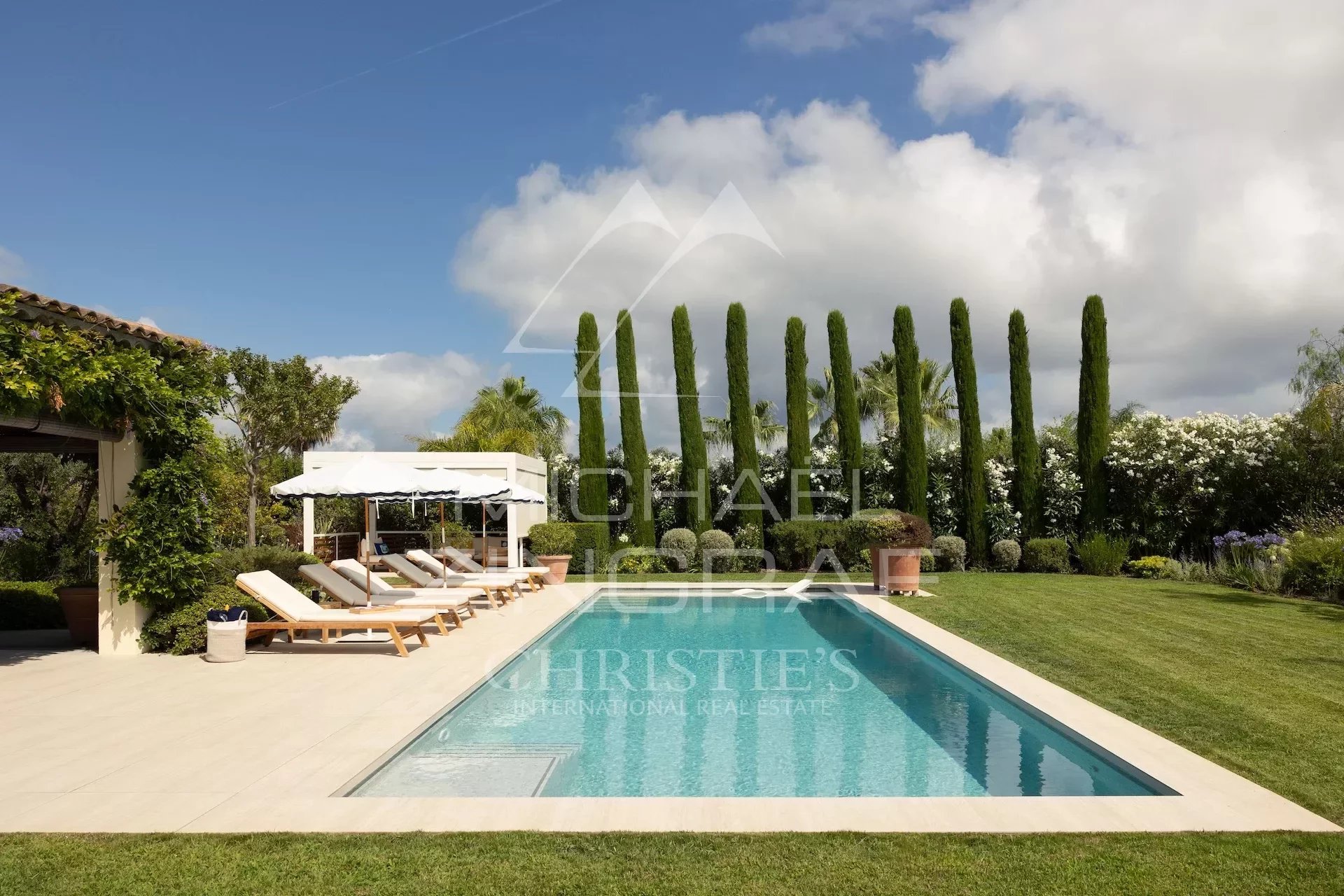 Nahe Cannes - wunderschöne Villa mit 4 Schlafzimmern