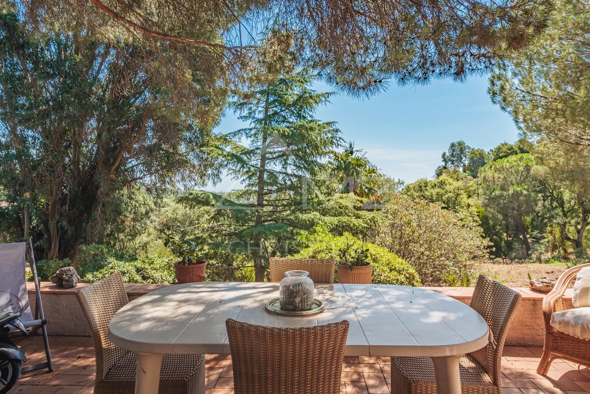 UP FOR GRABS - VILLA TO RENOVATE WITH SEA VIEW - GRIMAUD