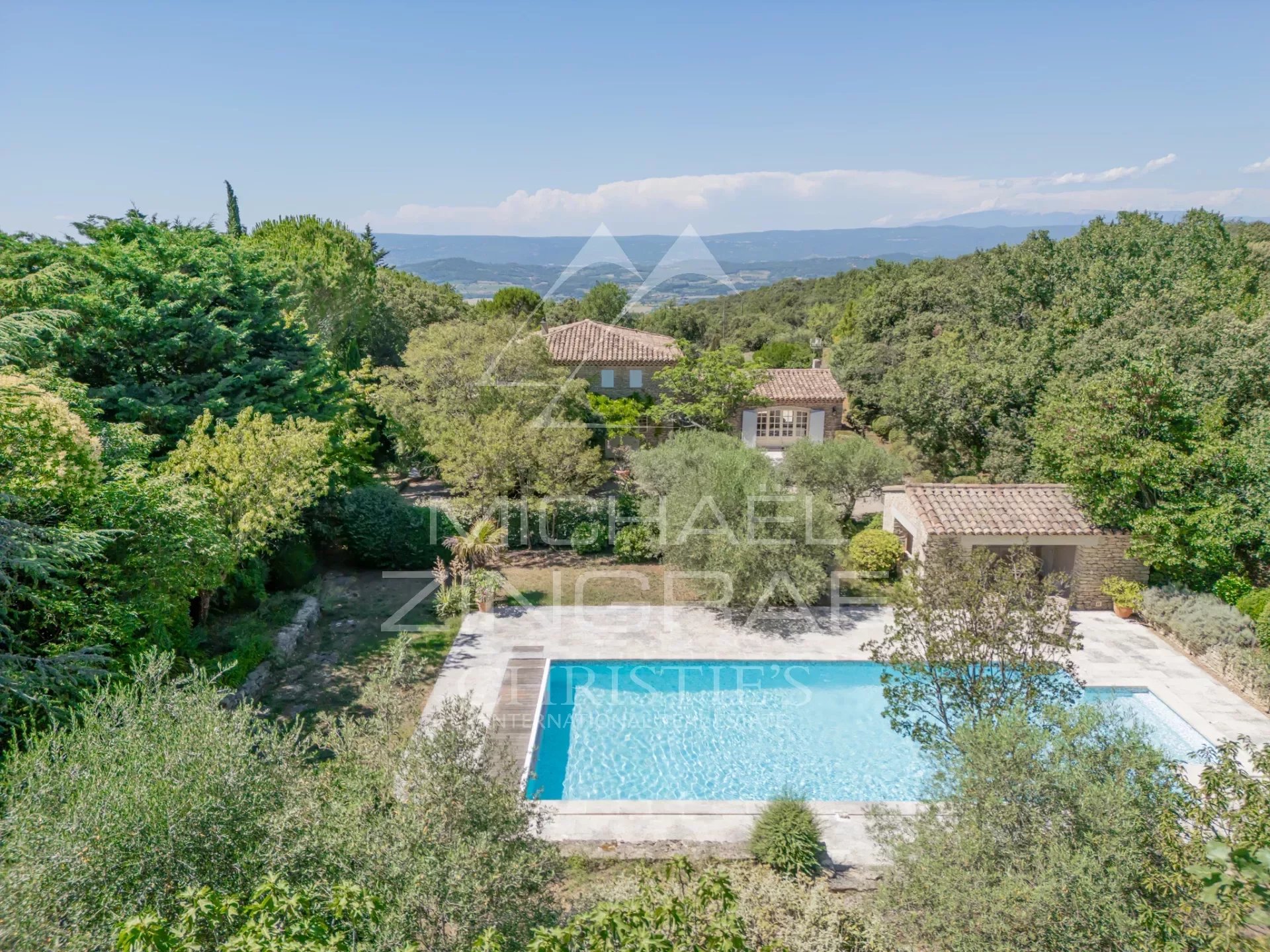 Charming stone farmhouse near Bonnieux village center